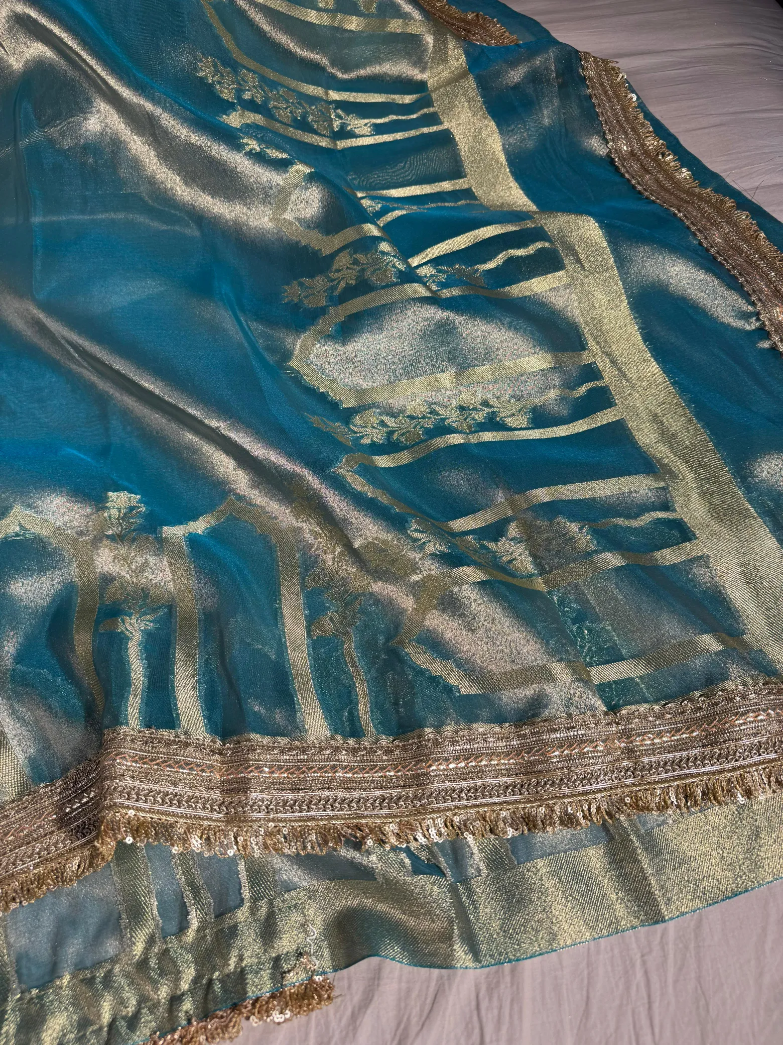 Banarasi premium mughal art tissue silk saree with heavy lacework - Image 2