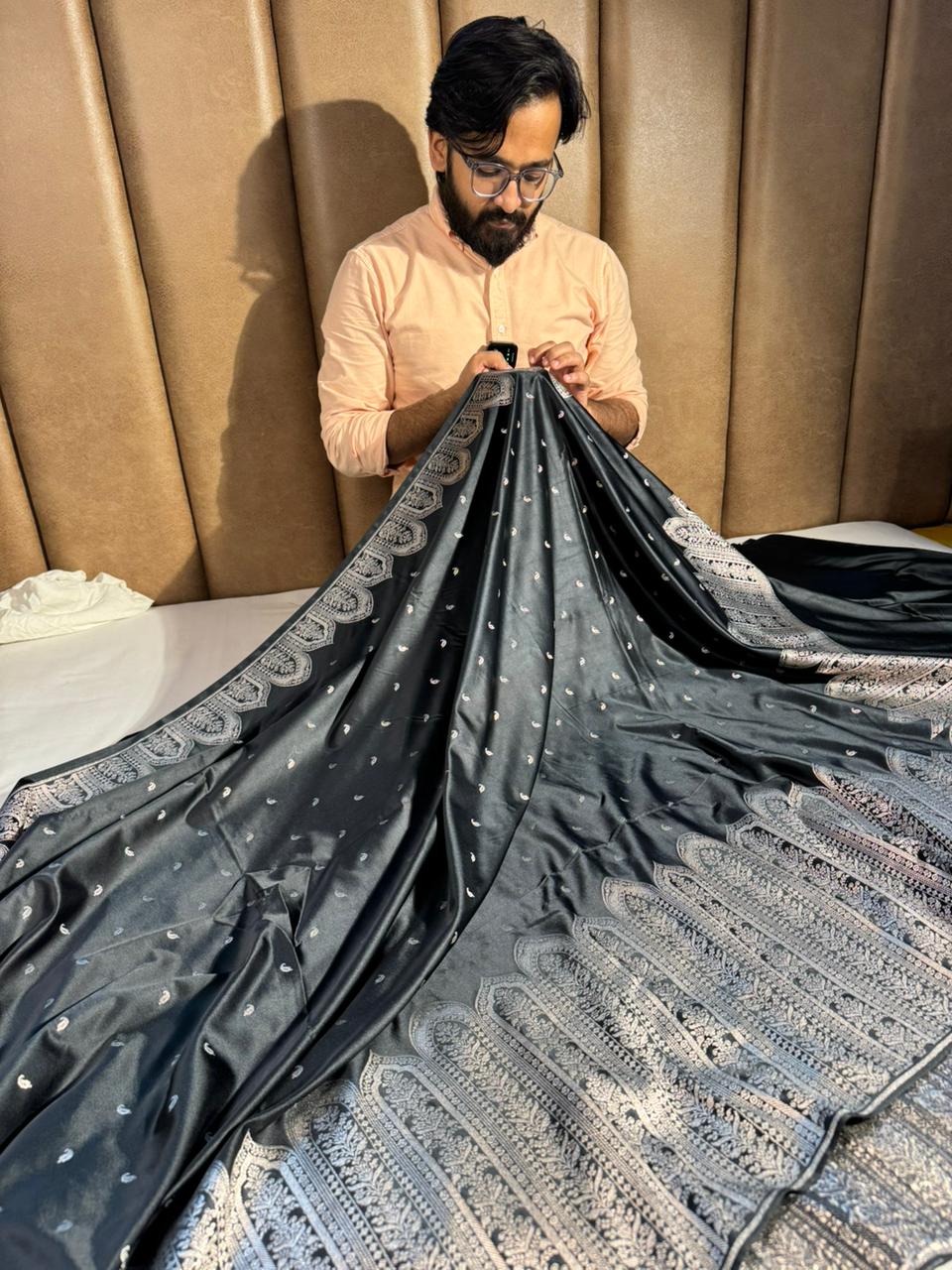 Black Banarasi Mashru Katan Silk saree with rich pallu and makbara unique border - Image 3