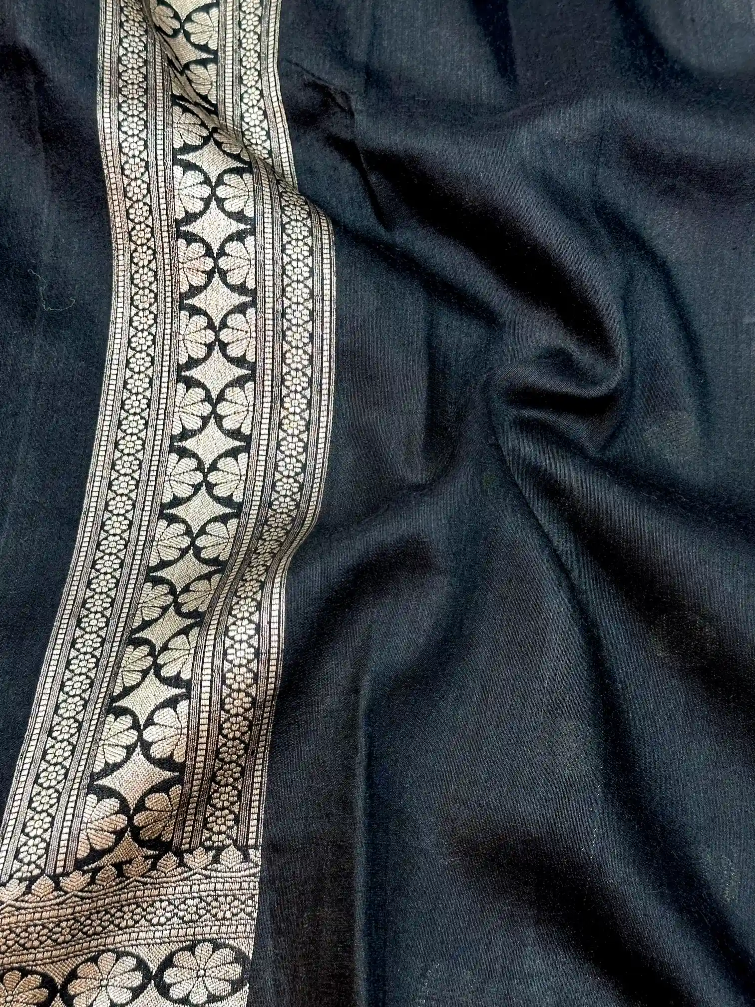 Black Polka Dots Munga Silk Banarasi Saree - Image 4