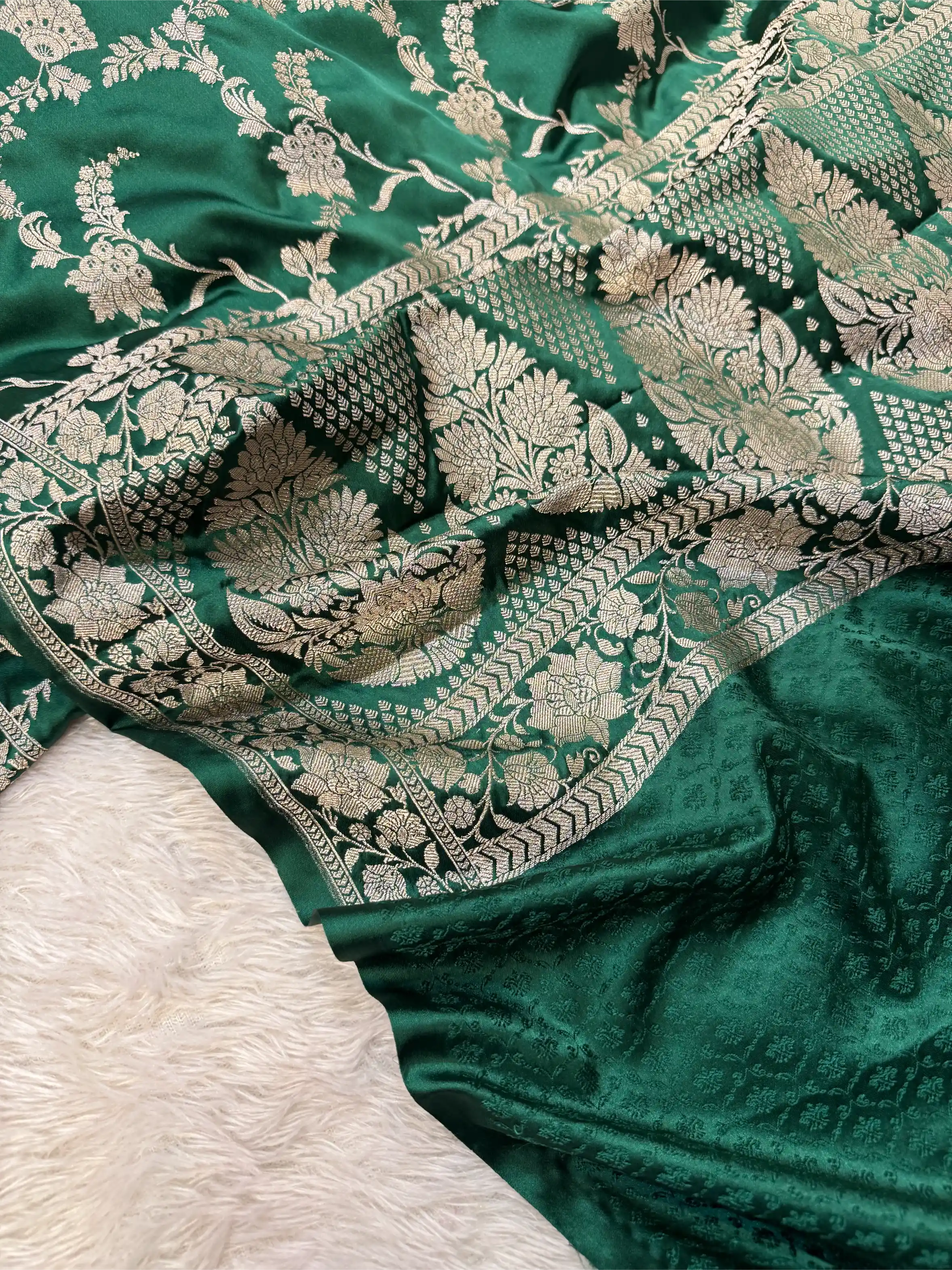 Bottle Green Mashru Katan Silk Floral Jaal Banarasi saree - Image 3