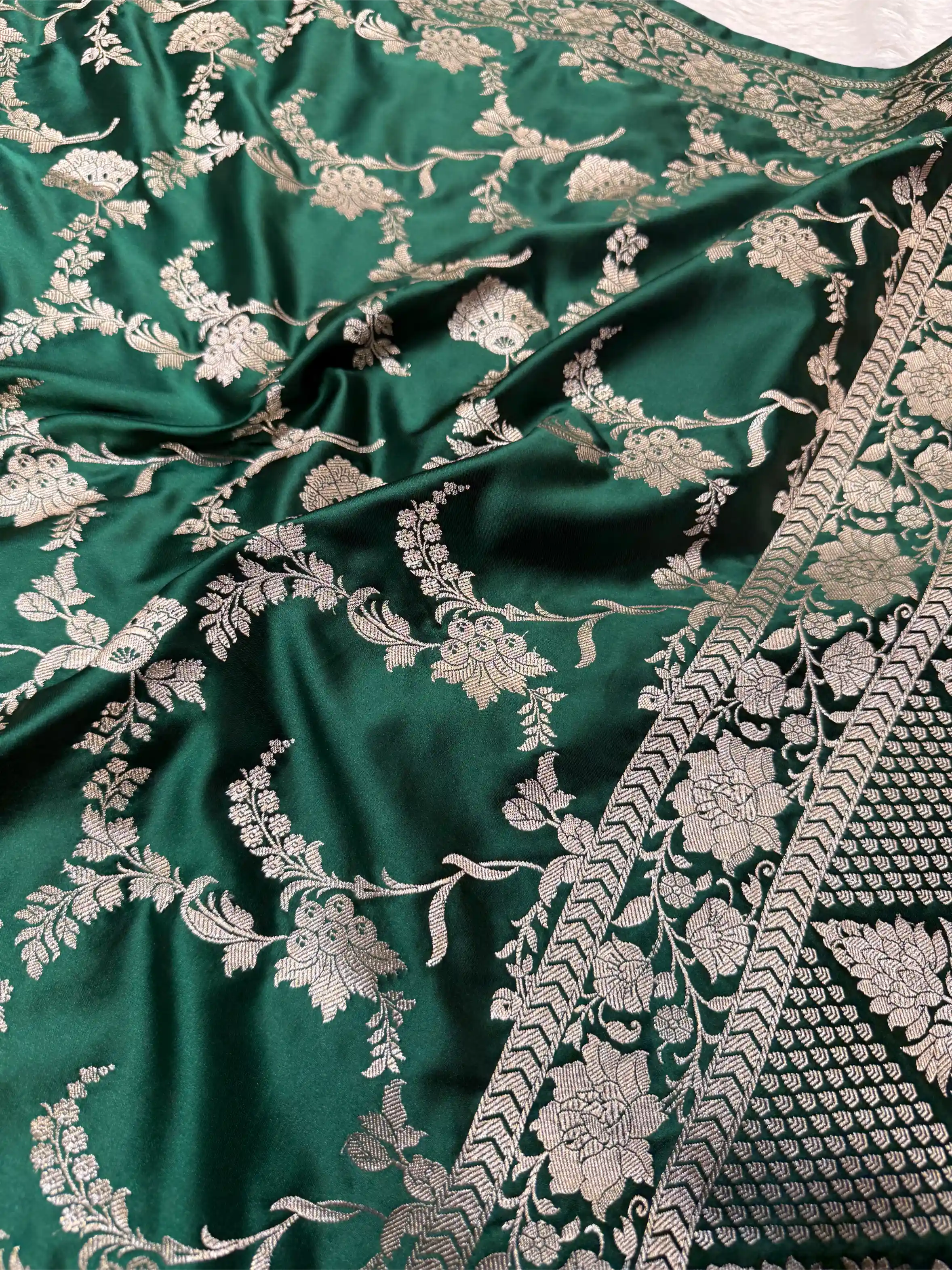 Bottle Green Mashru Katan Silk Floral Jaal Banarasi saree - Image 5
