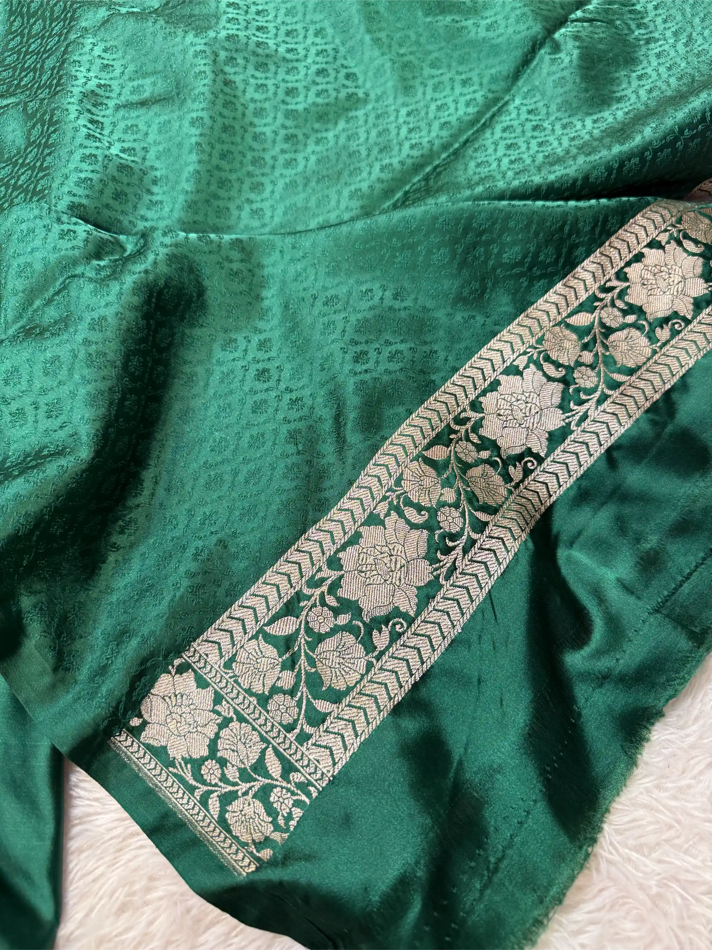 Bottle Green Mashru Katan Silk Floral Jaal Banarasi saree - Image 6