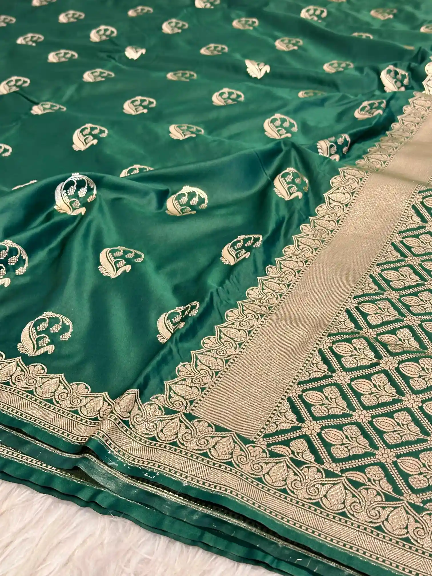 Bottle Green Traditional Weave Mashru Katan Saree - Image 2