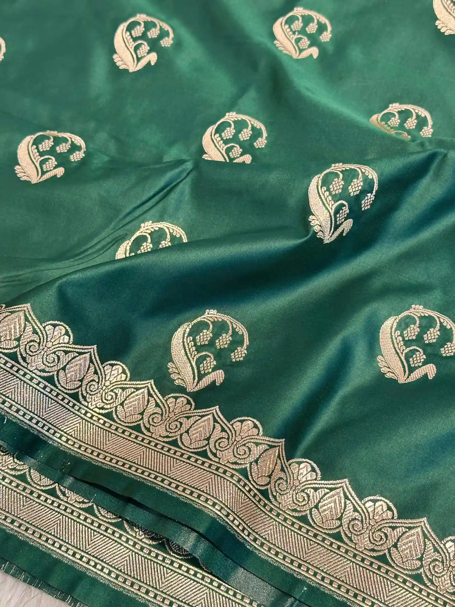 Bottle Green Traditional Weave Mashru Katan Saree - Image 3