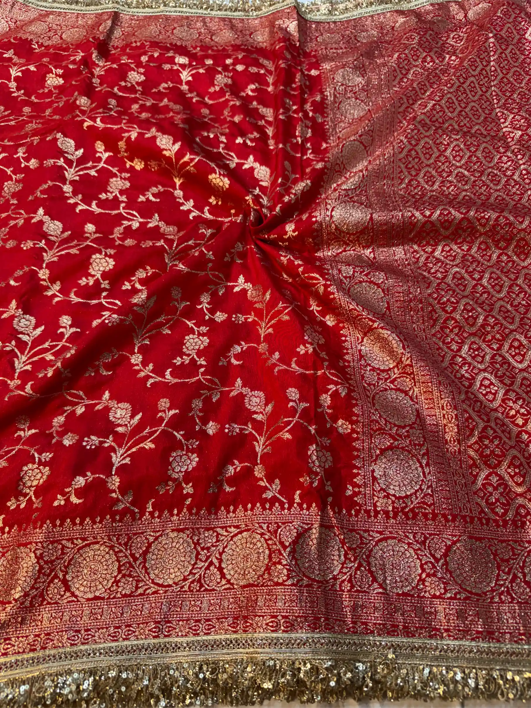 Bridal Red Chiniya Silk Designer Lace Attached Banarasi Saree - Image 2