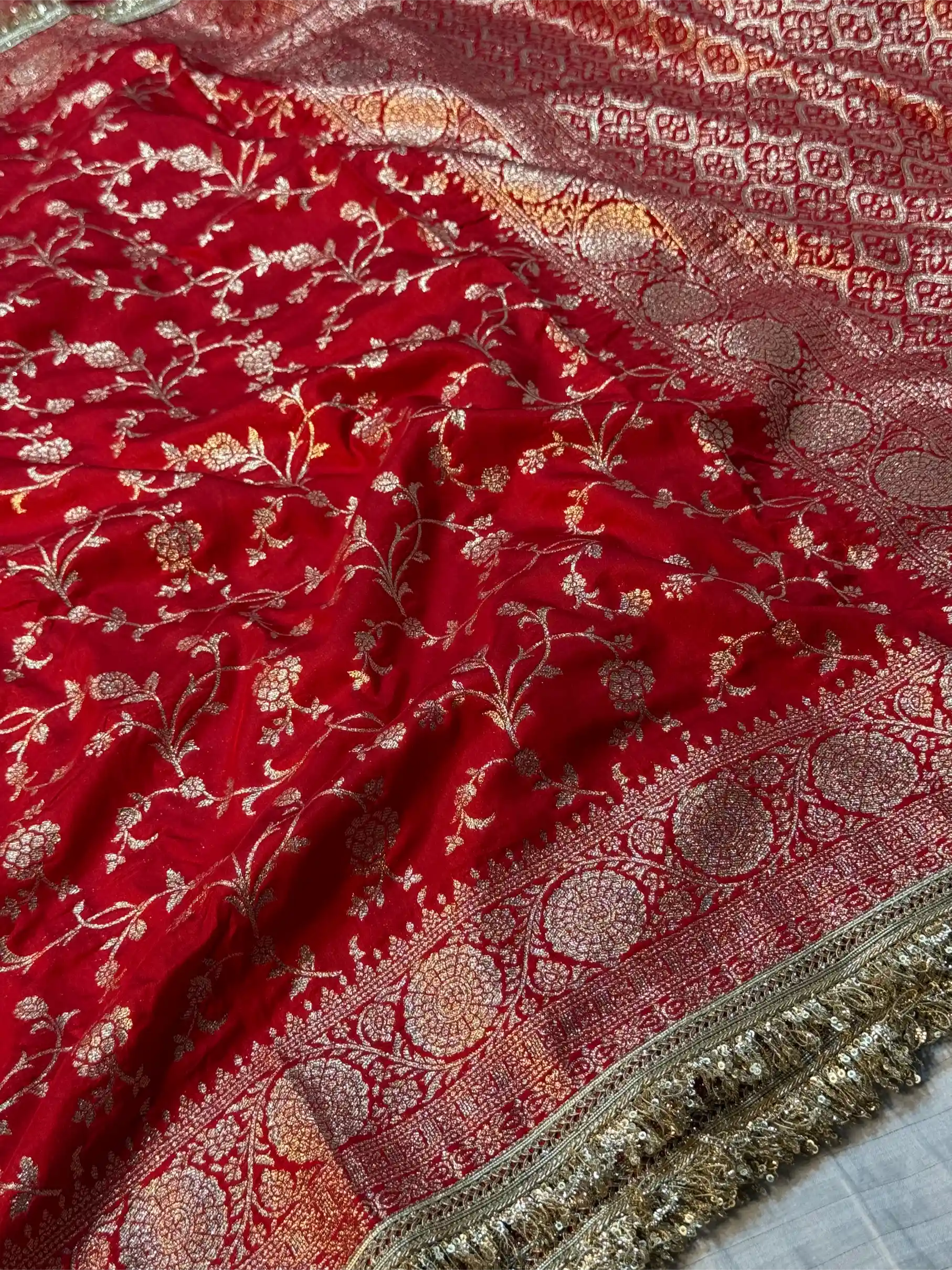 Bridal Red Chiniya Silk Designer Lace Attached Banarasi Saree - Image 3
