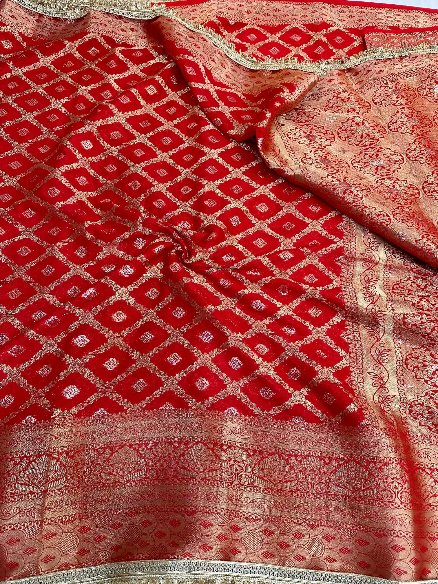 Bridal Red Chiniya Silk Lace Attached Banarasi Saree - Image 3