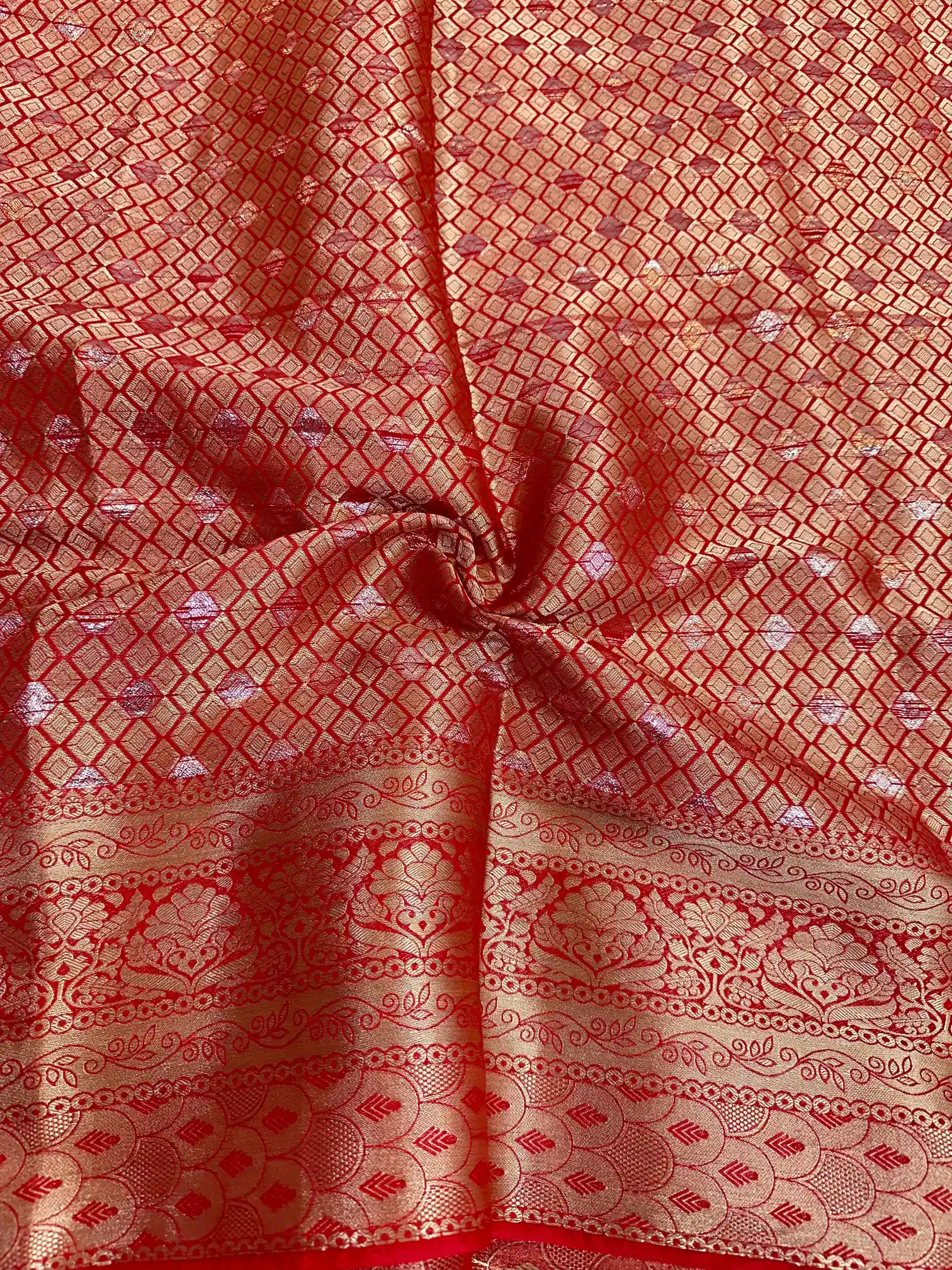 Bridal Red Chiniya Silk Lace Attached Banarasi Saree - Image 5