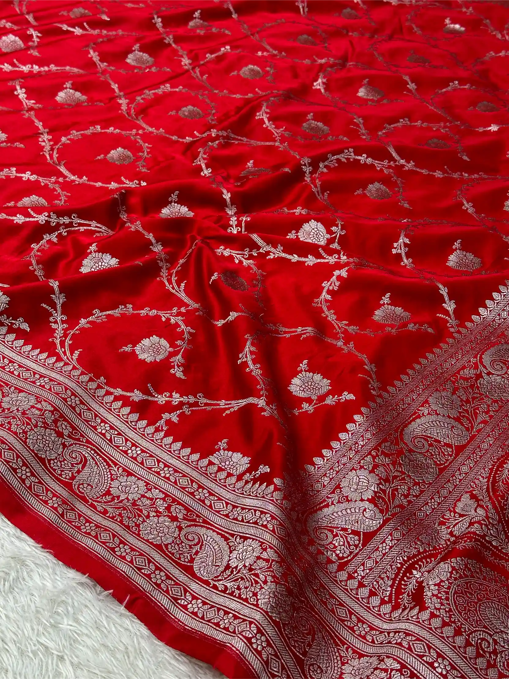 Bridal Red Mashru Katan Silk Floral Jaal Weave Banarasi Saree - Image 3
