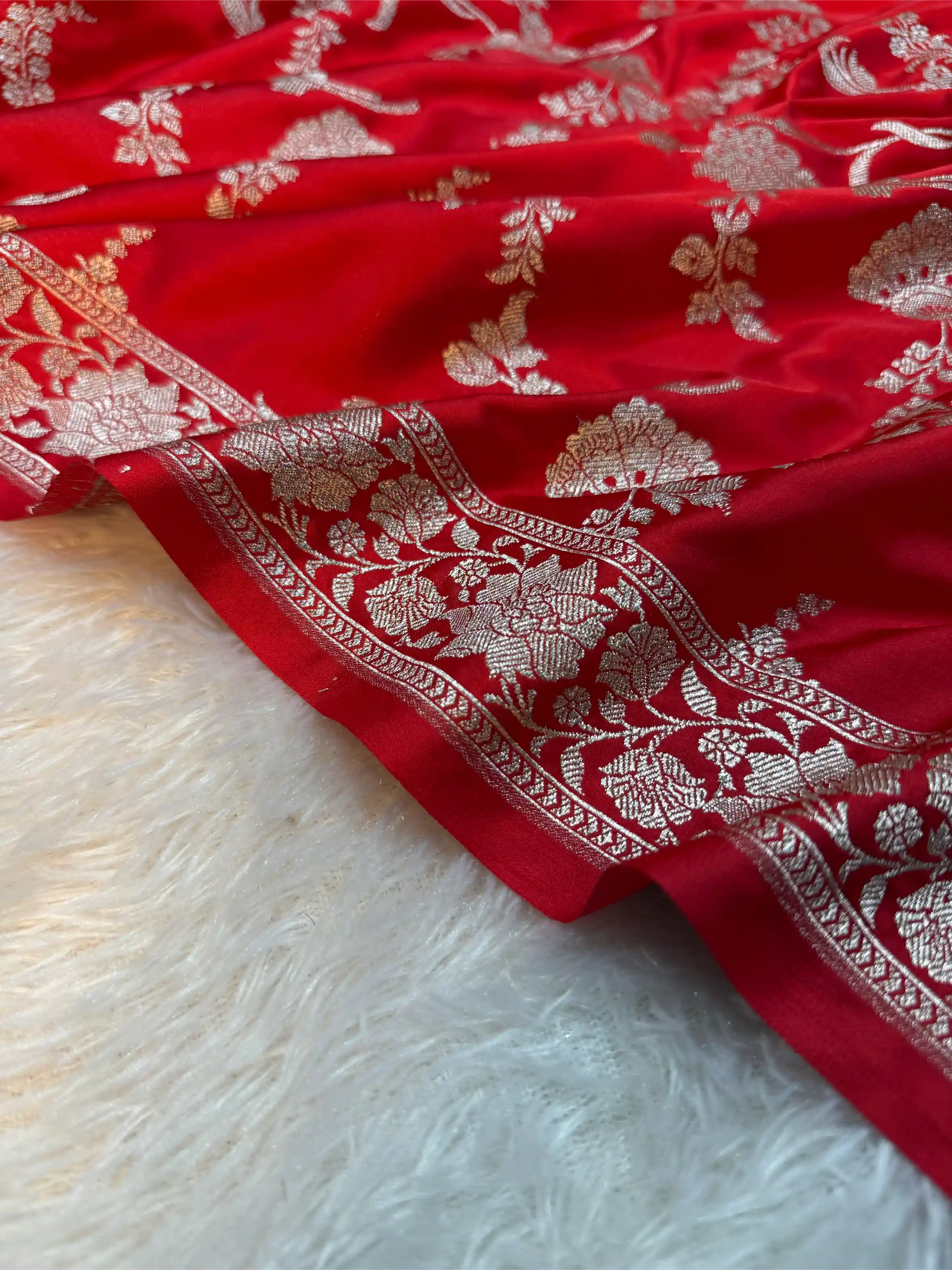Bridal Red Mashru Katan Silk Heritage Jaal Weave Banarasi Saree - Image 2