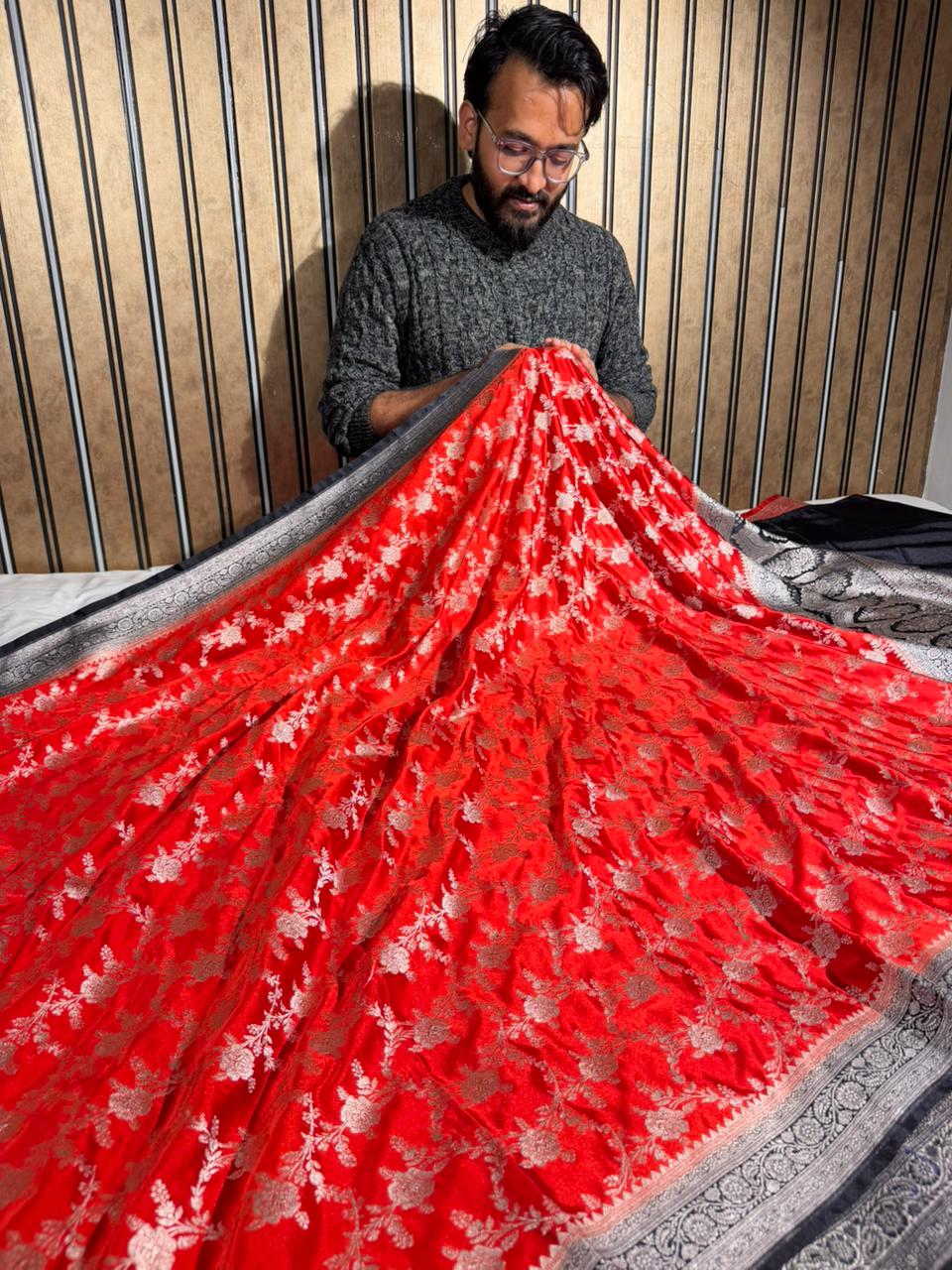 Bridal Red Mashru Katan Silk Leheriya Eccentric Banarasi Saree - Image 3
