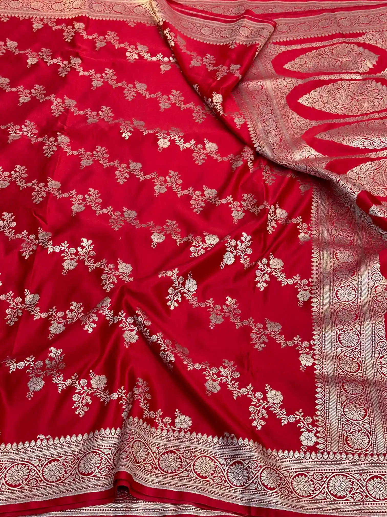 Bridal Red Mashru Katan Silk Leheriya Weave Banarasi Saree - Image 3