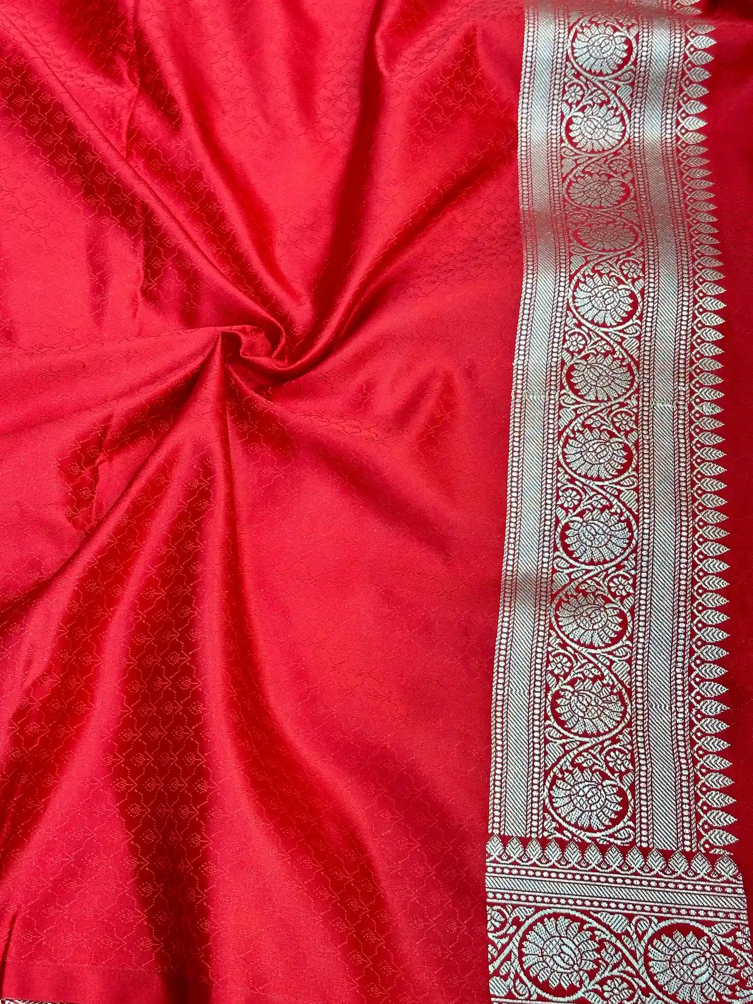 Bridal Red Mashru Katan Silk Leheriya Weave Banarasi Saree - Image 8
