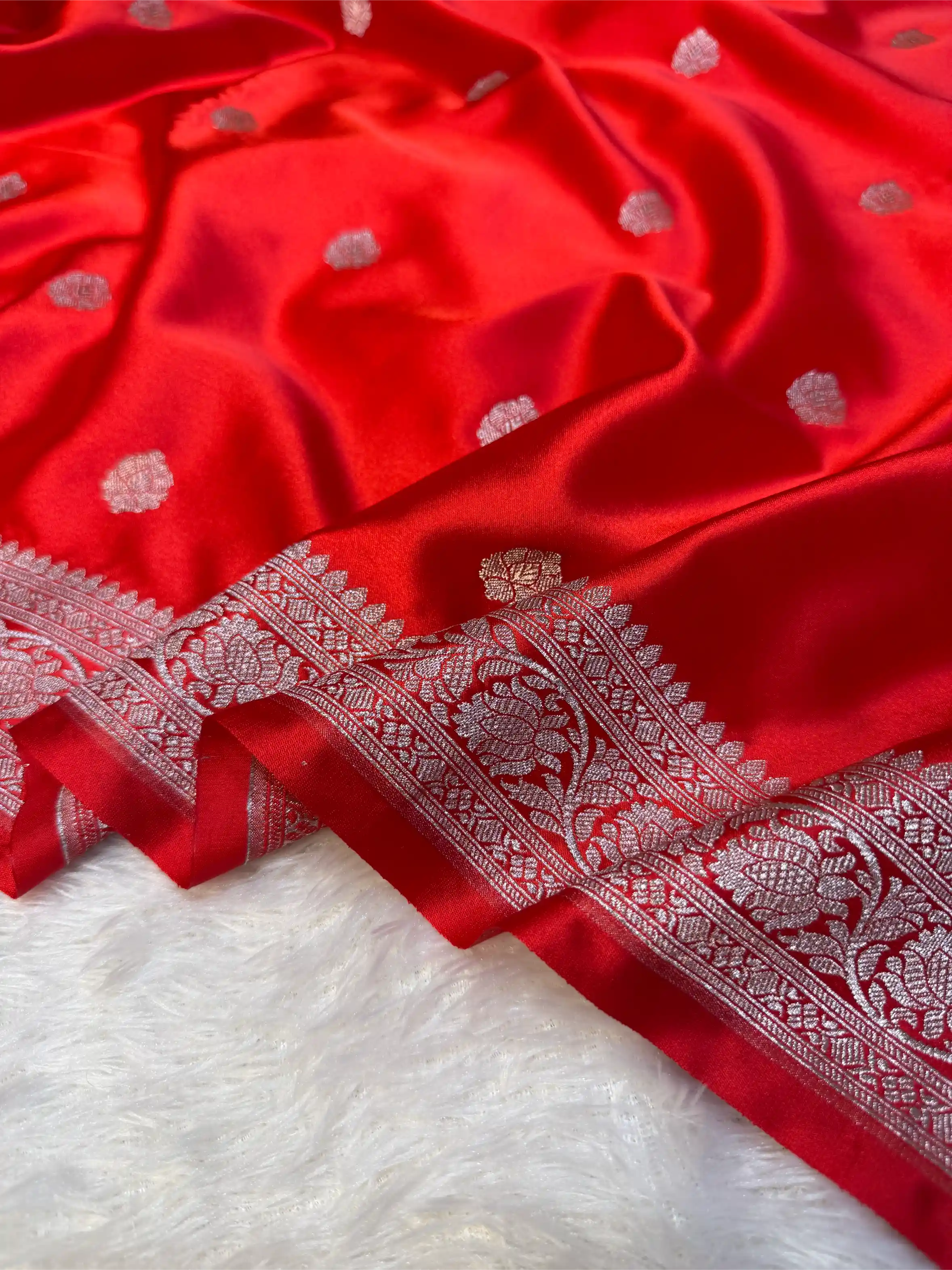 Bridal Red Mashru Katan Silver Zari Khaddi Buti Concept Banarasi Saree - Image 3