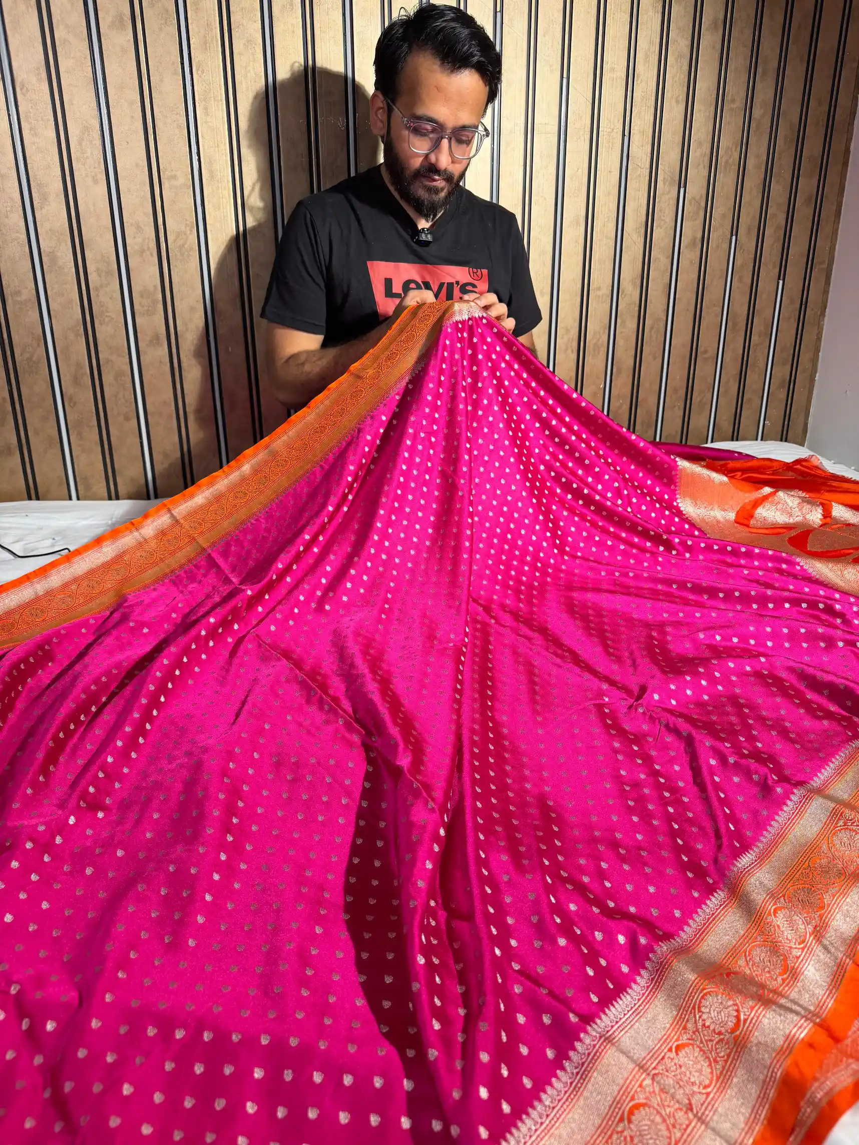 Bright Pink Eccentric Mashru Katan Silk Banarasi Saree - Image 3