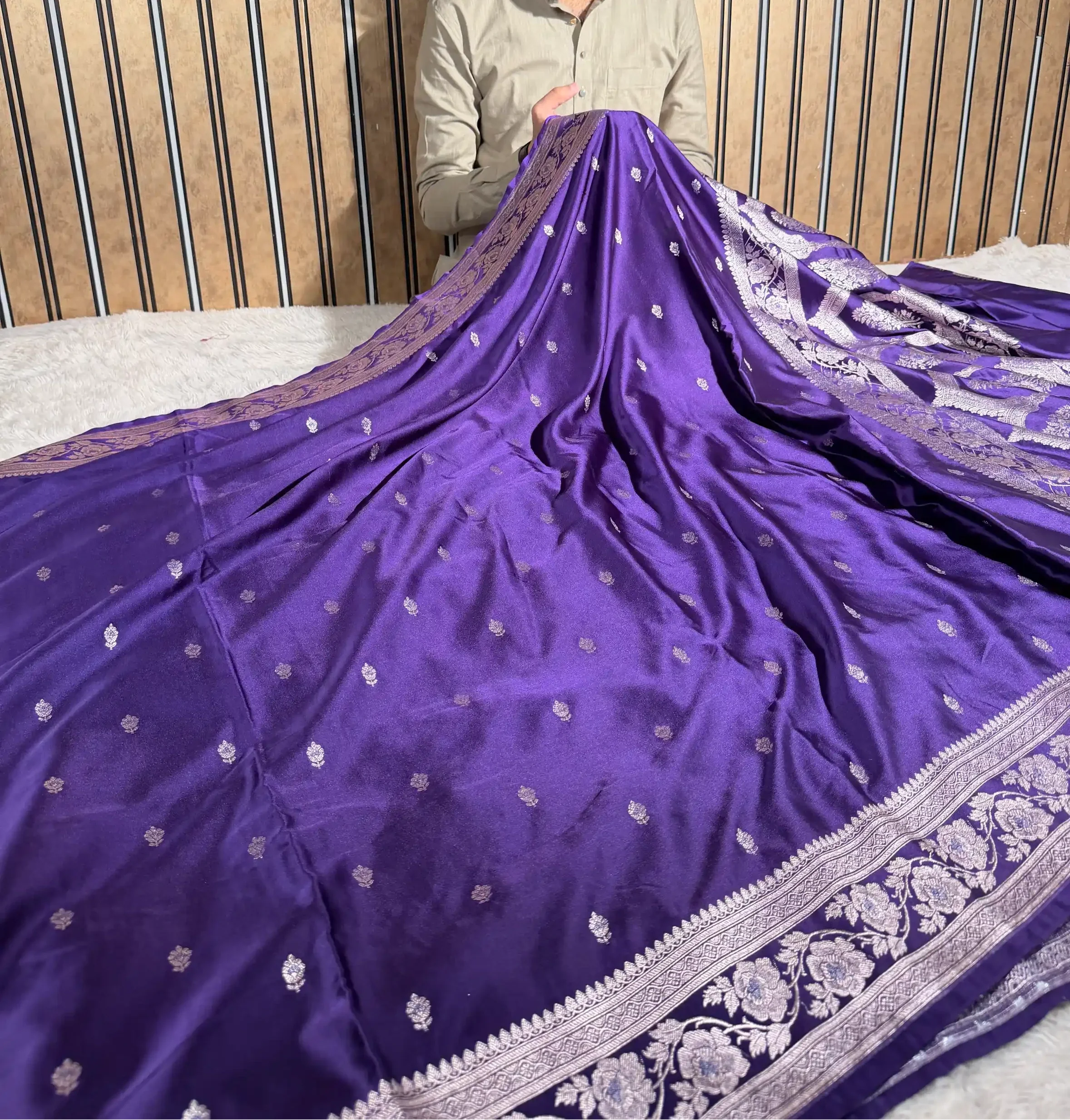 Bright Purple Mashru Katan Silk Eccentric Banarasi Saree - Image 3
