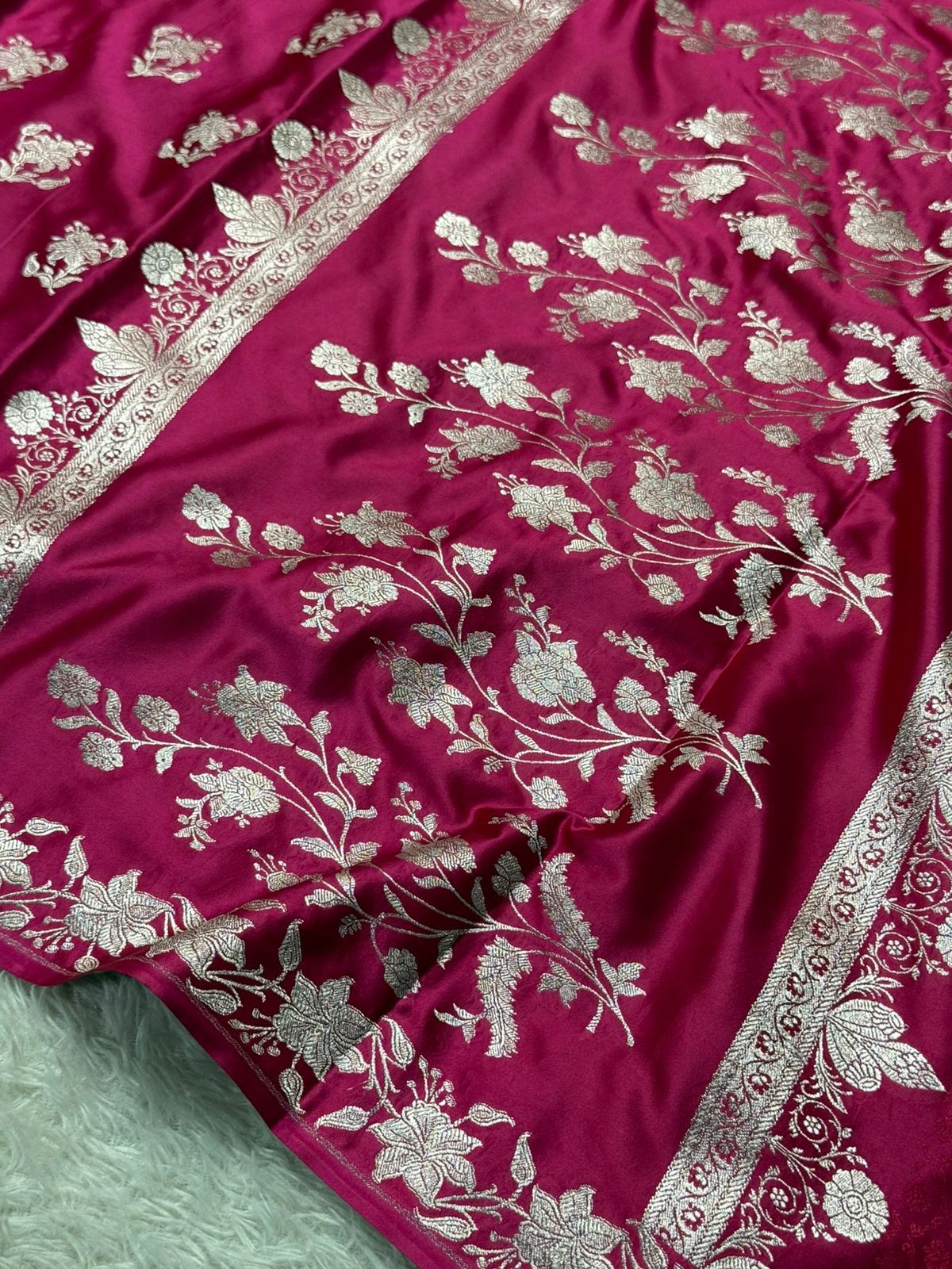 Bright Rani Pink Mashru Katan Silk Traditional Buta Weave Banarasi Saree - Image 4