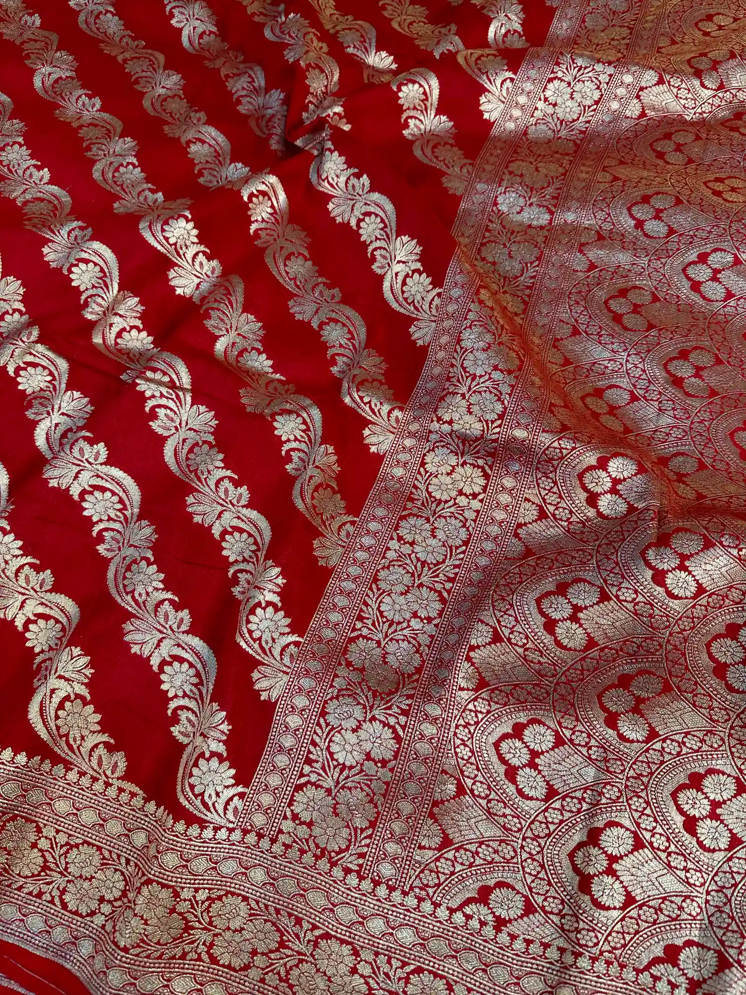 Bright Red Aada Design Munga Silk Saree - Image 5