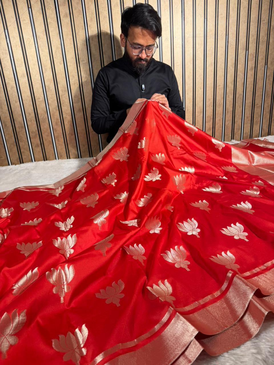 Bright Red Softsilk Lotus Floral Buta Banarasi Saree - Image 4
