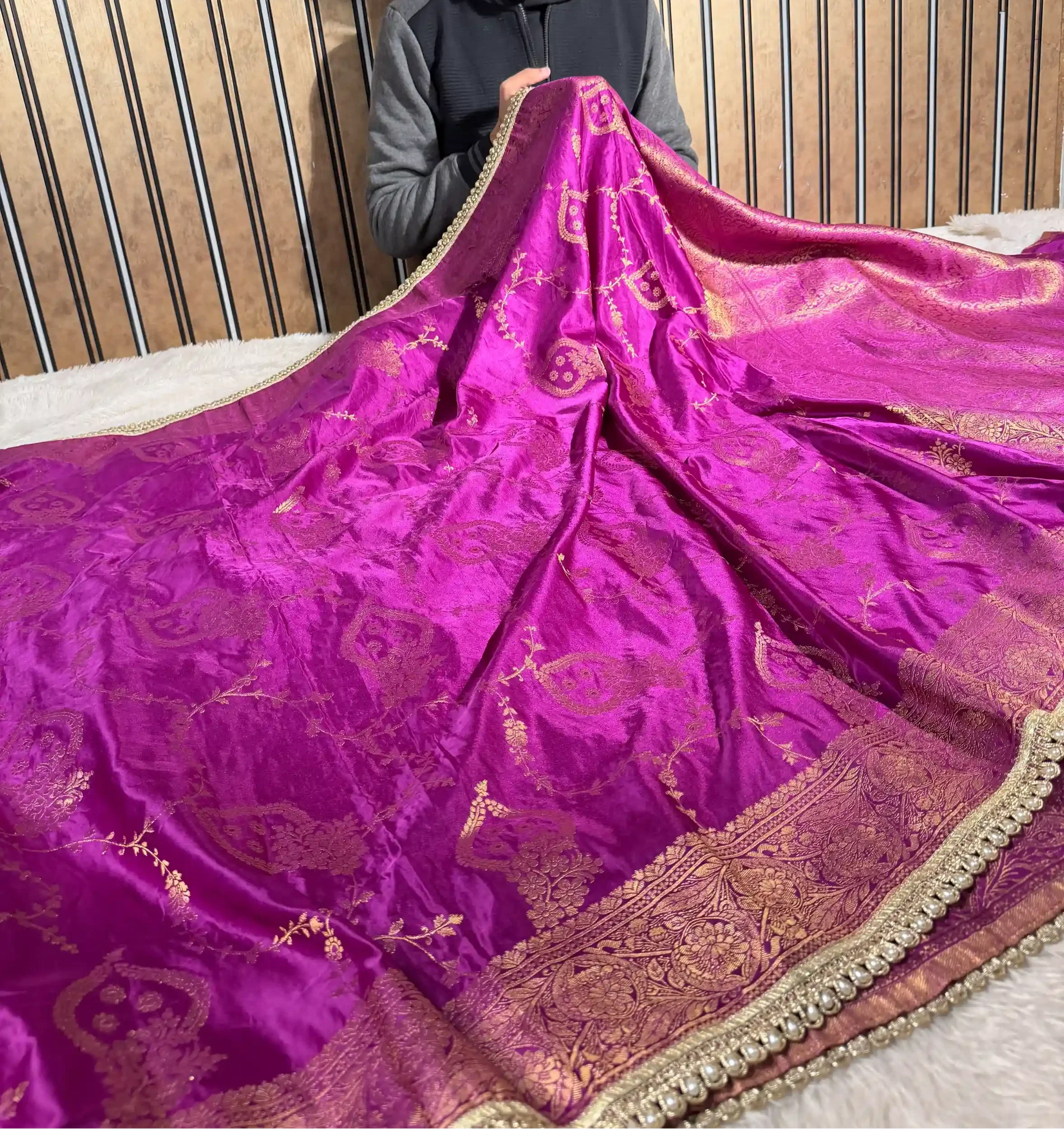 Bright Violet Chinia Silk Designer Moti Lace Attached Banarasi Saree - Image 2