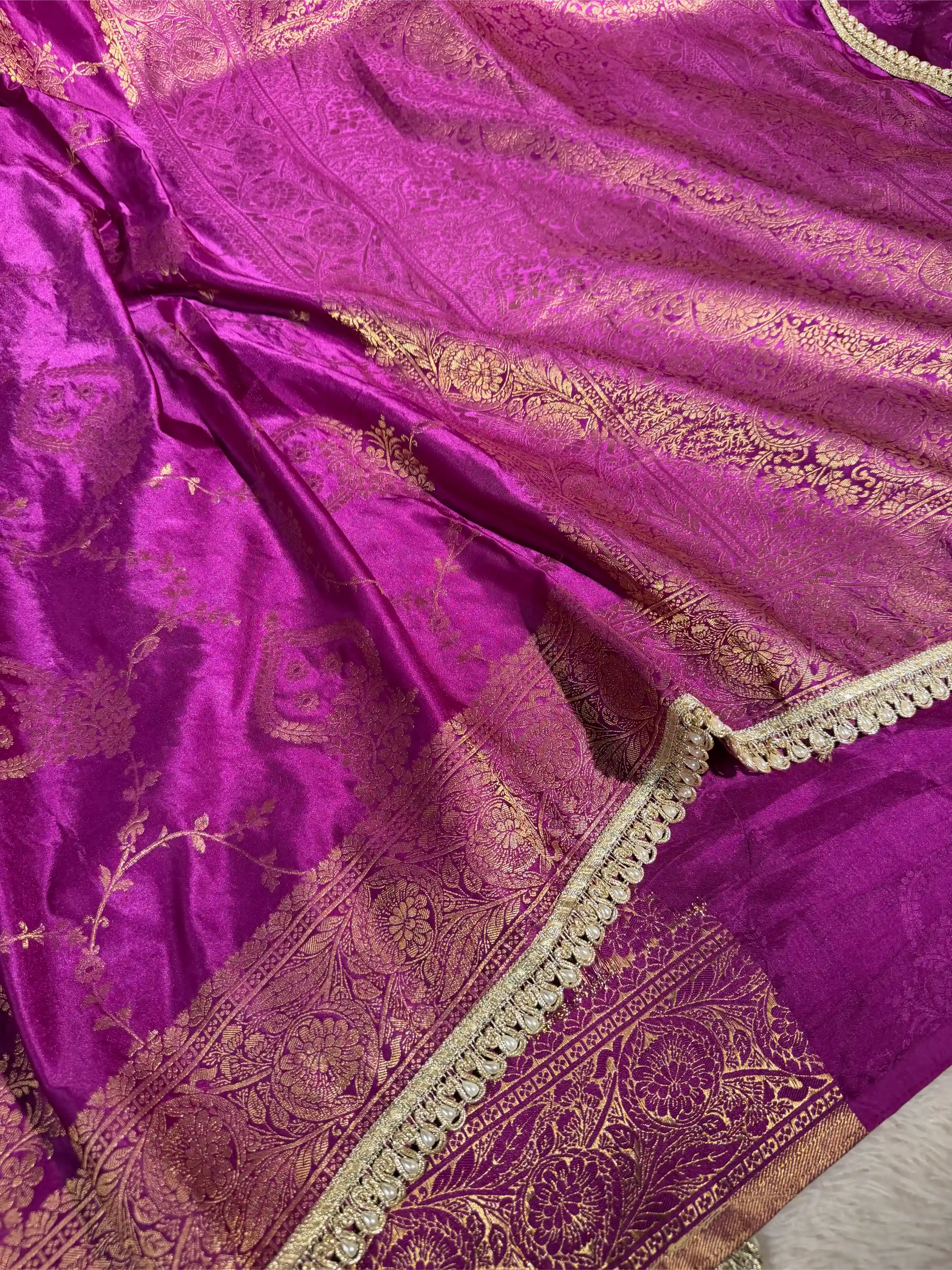 Bright Violet Chinia Silk Designer Moti Lace Attached Banarasi Saree - Image 3