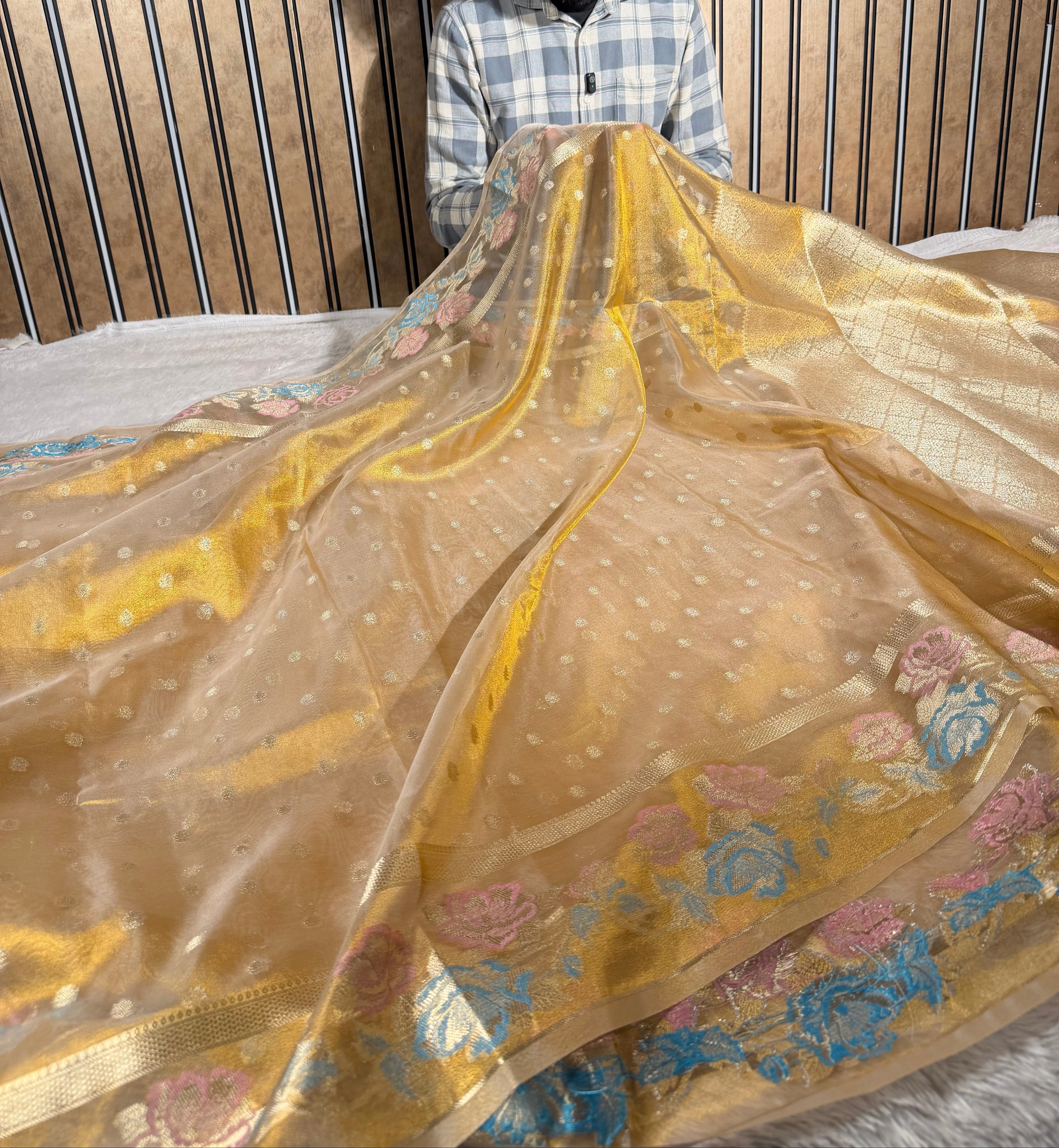 Copper Tissue Silk Tilfi Meenakari Banarasi Saree - Image 3