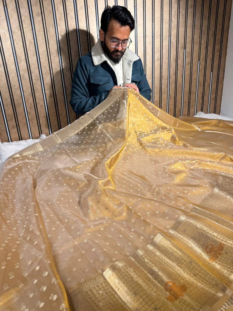 Copper Tissue Silk Traditional Buti Banarasi Saree - Image 3