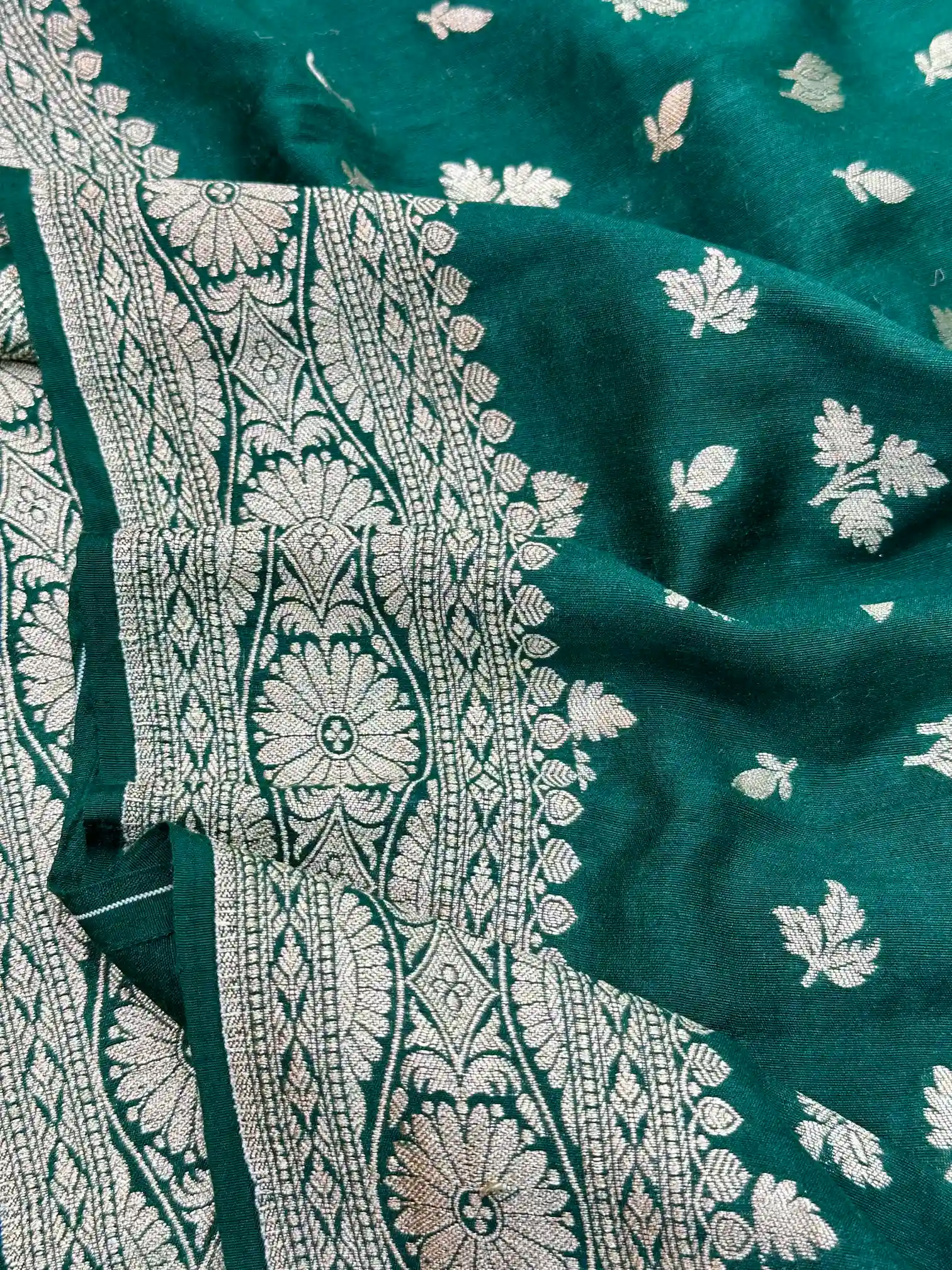 Dark Green Buti Motifs Munga Silk Saree - Image 3