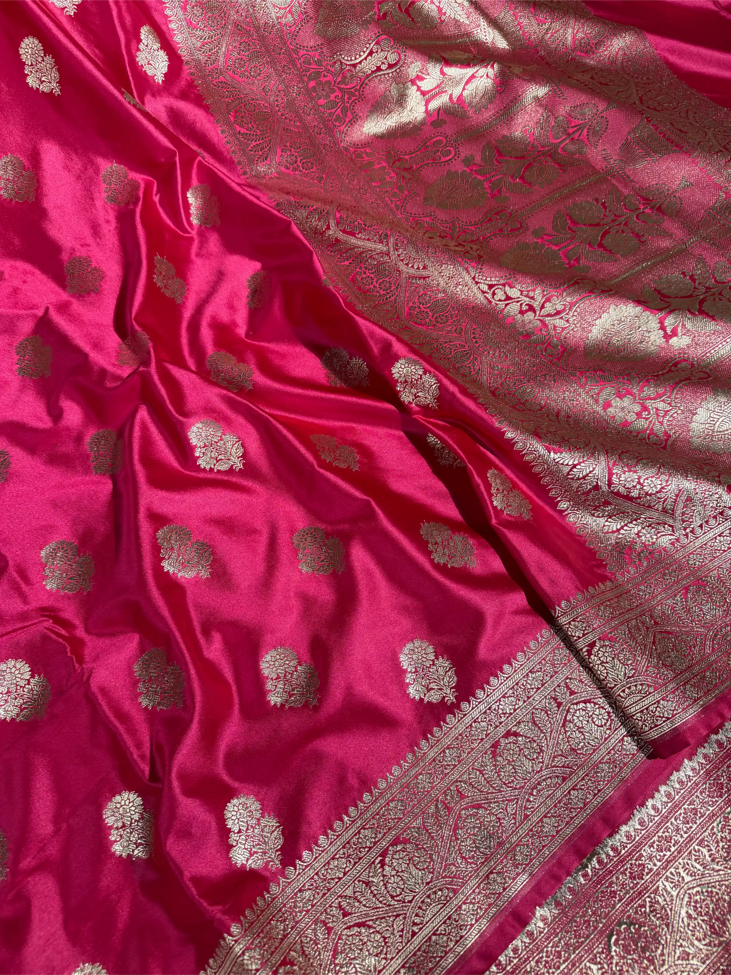 Dark Rani Mashru Katan Silk Traditional Buta Weave Banarasi Saree - Image 3