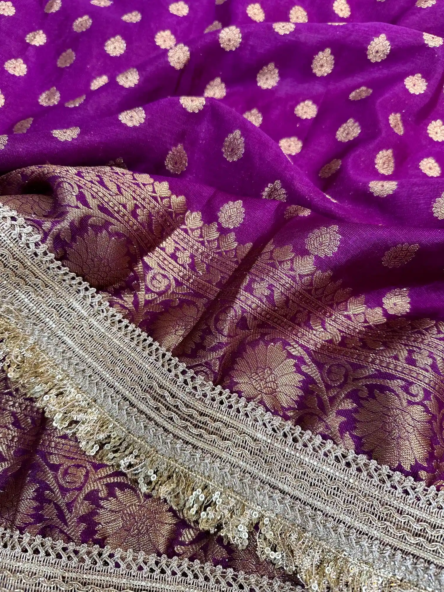 Deep Purple Khaddi Buti Georgette Silk Lace Attached Banarasi Saree - Image 3