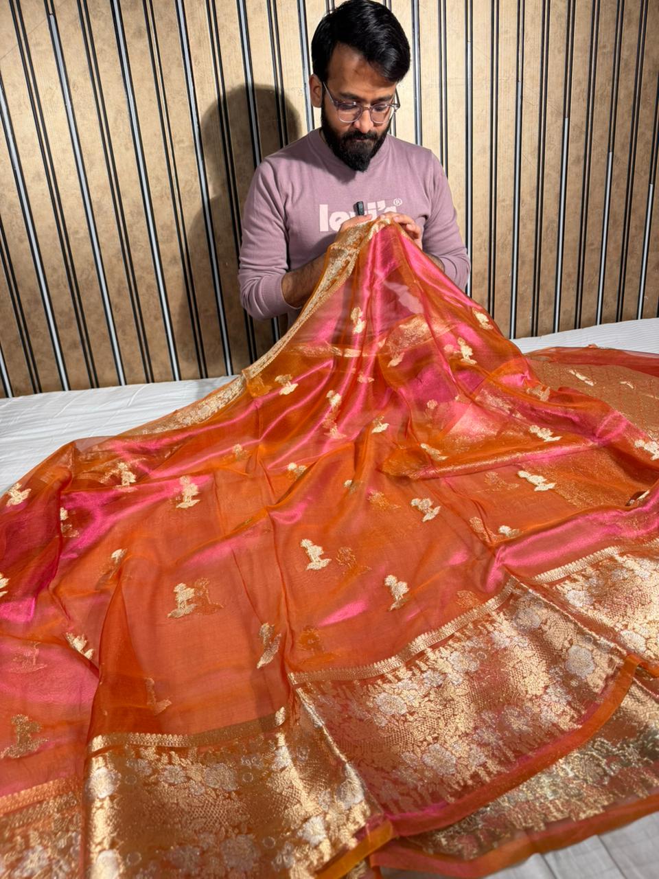 Dual Shaded Rani Orange 100% Pure Tissue Silk Jacquard Weave Banarasi Saree - Image 3
