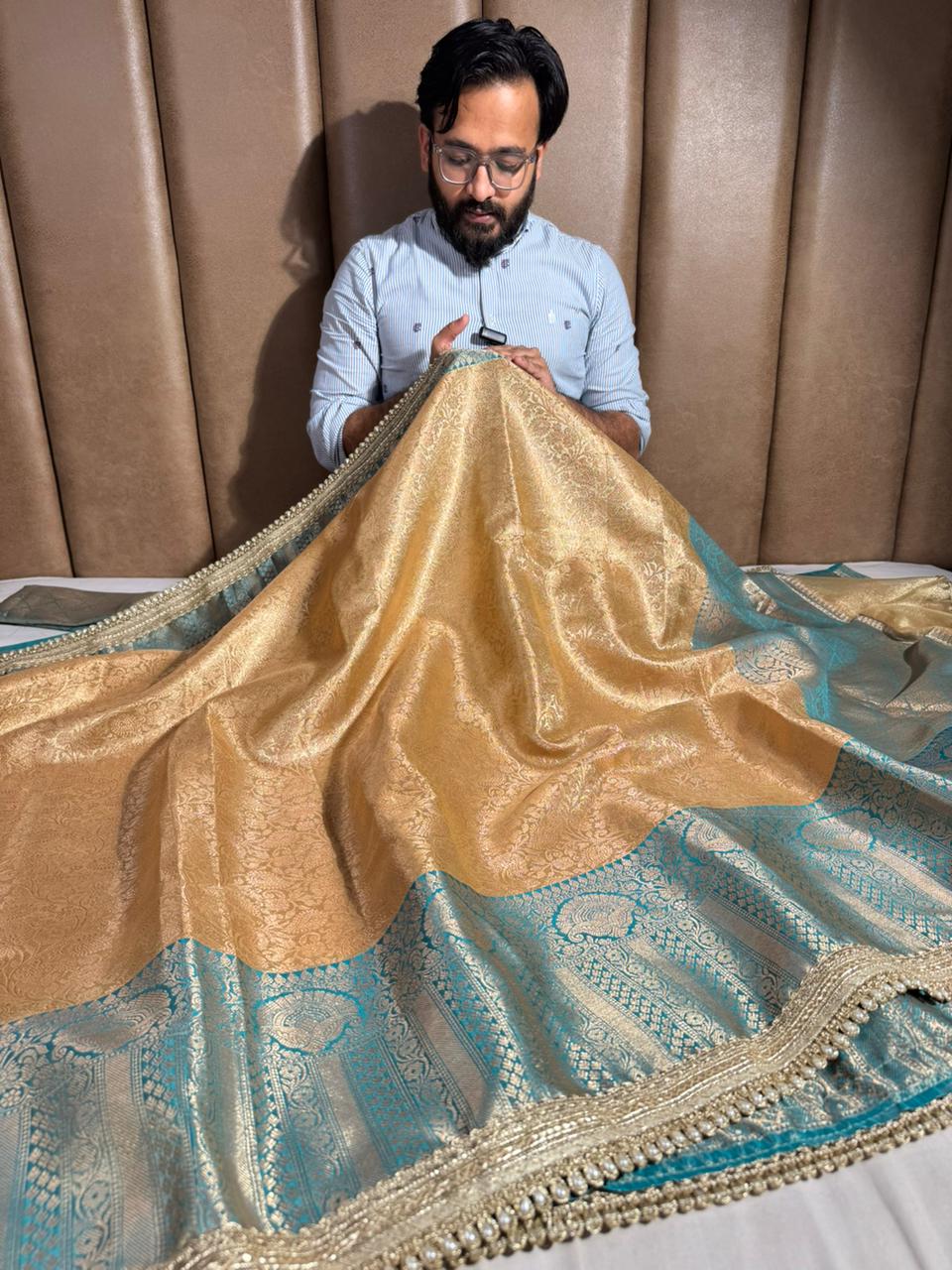 Golden Embossed Contrast Tissue Silk Lace Work Banarasi Saree - Image 2