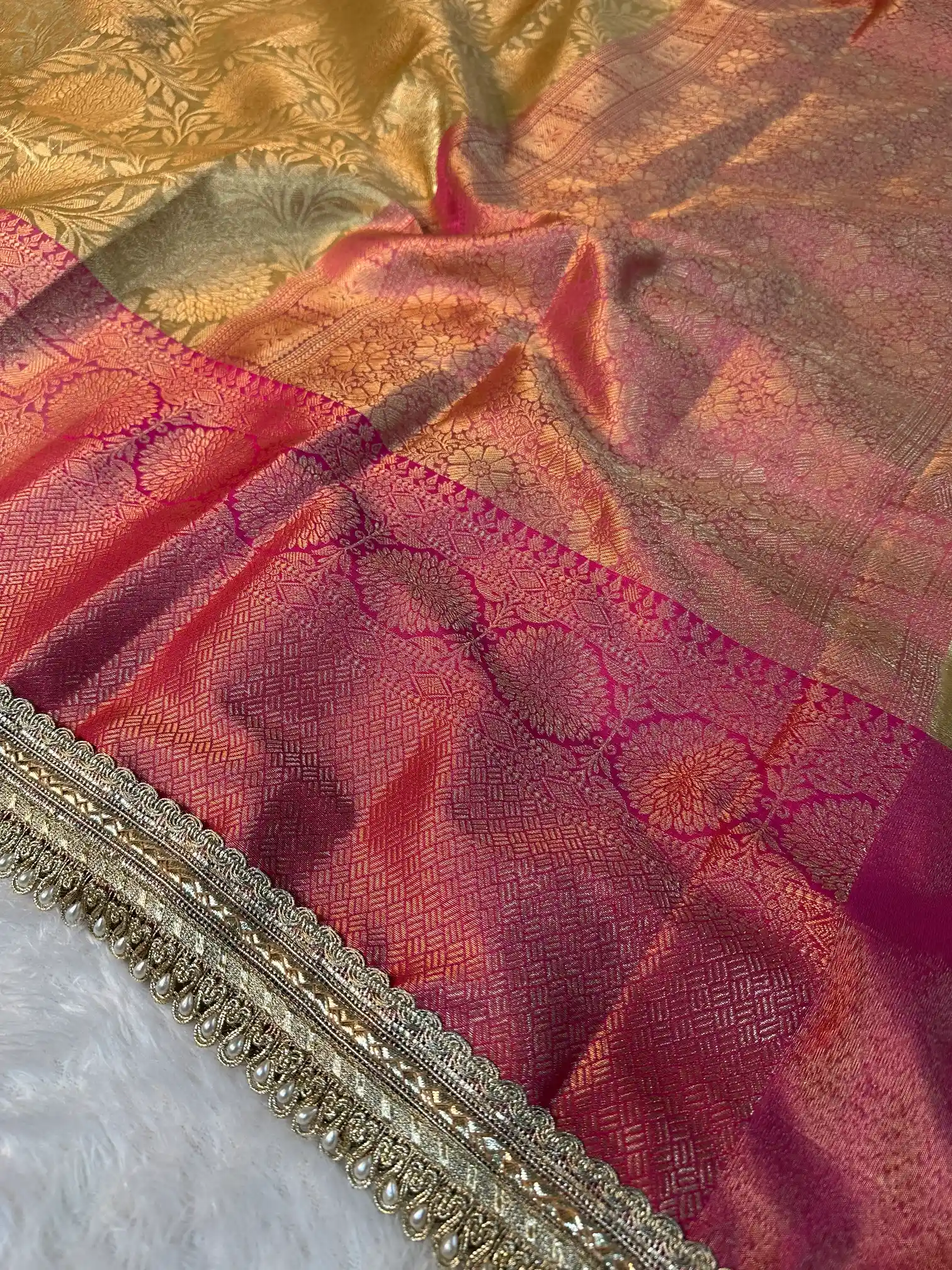 Golden Embossed Tissue Silk Lace Work Banarasi Saree - Image 4