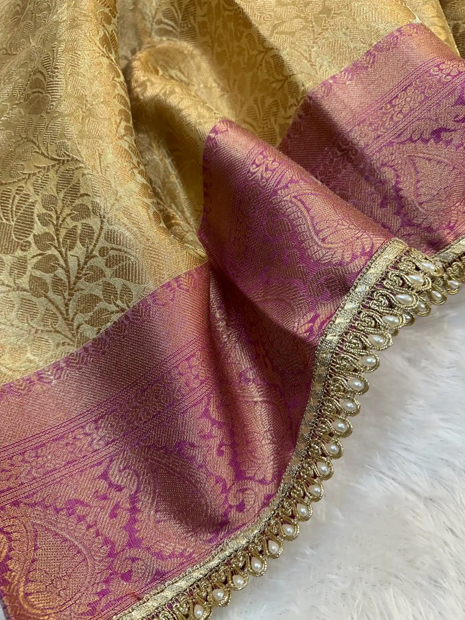 Golden Embossed Tissue Silk Lace Work Banarasi Saree - Image 4