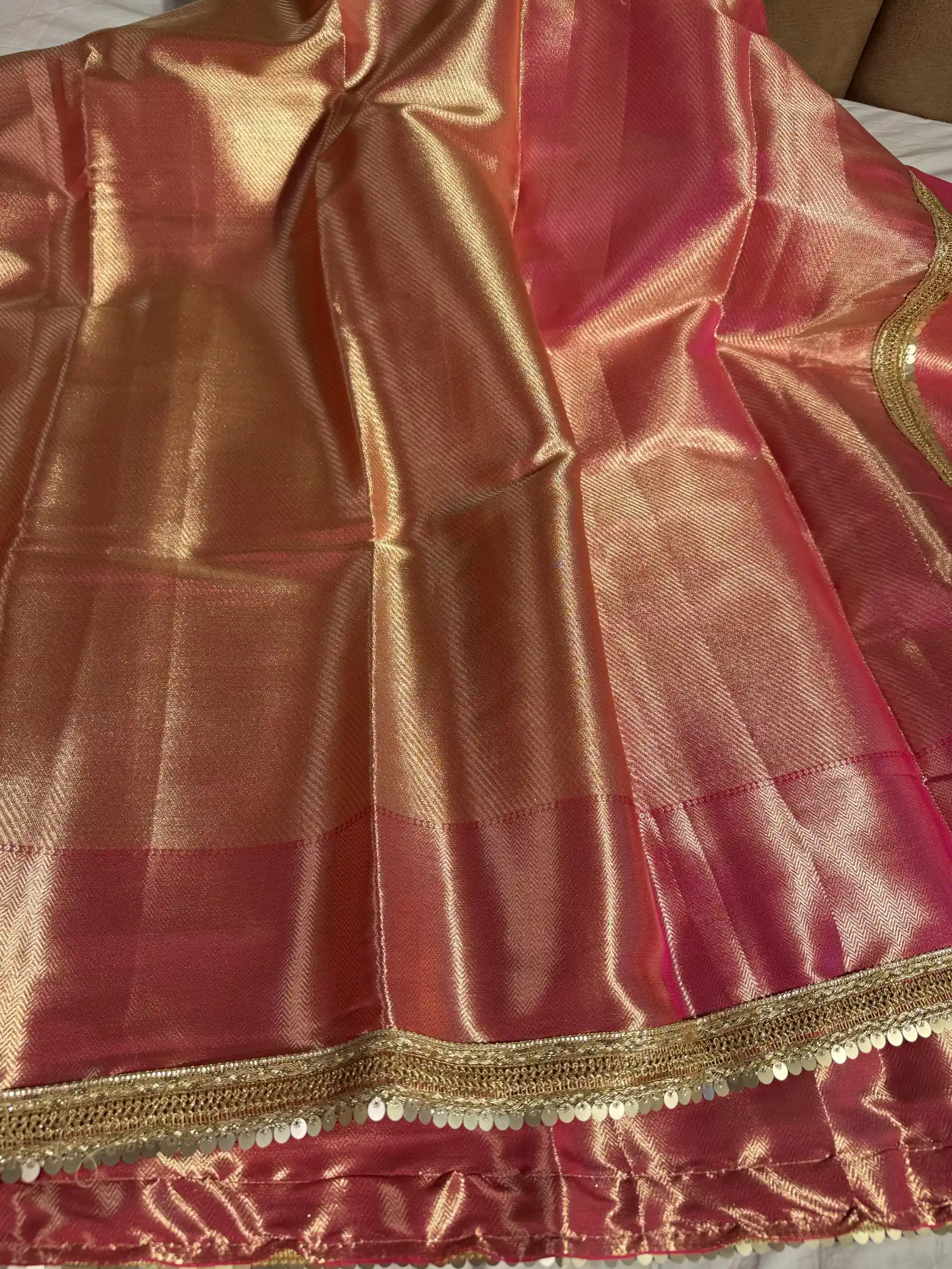 Heart Warming Dual Shaded Brocade Tissue Silk Lace Work Banarasi Saree