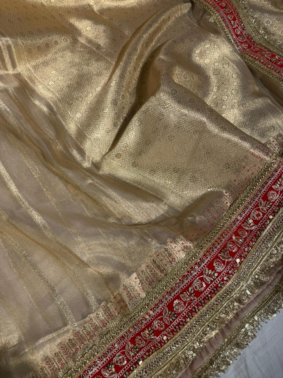Ivory Gold Tissue Silk Designer Lace Work Banarasi Saree - Image 2