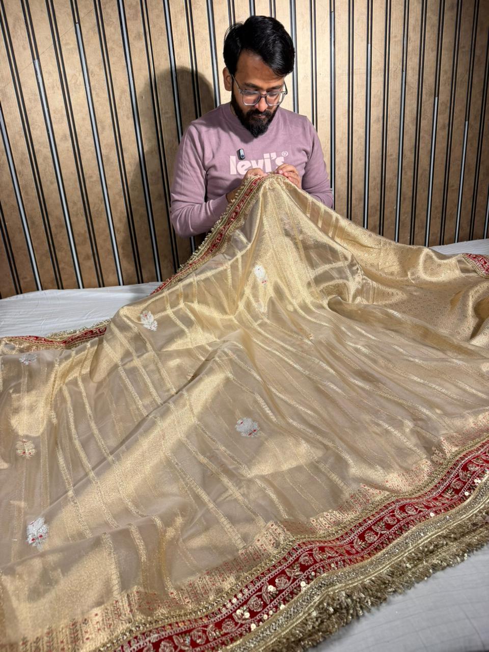 Ivory Gold Tissue Silk Designer Lace Work Banarasi Saree - Image 3