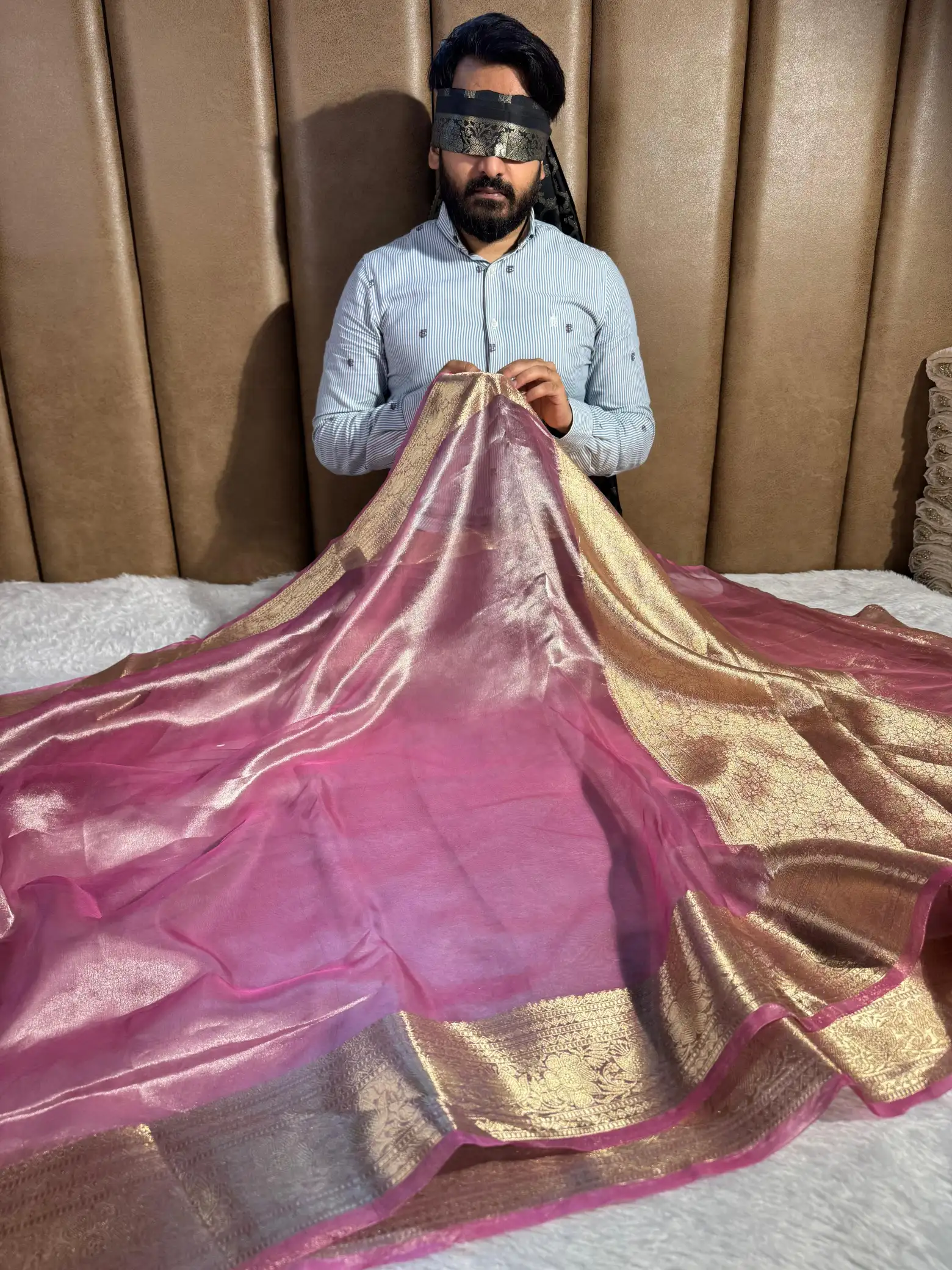 Jhanvi Kapoor Inspired Pure Tissue Silk Banarasi Saree - Image 2