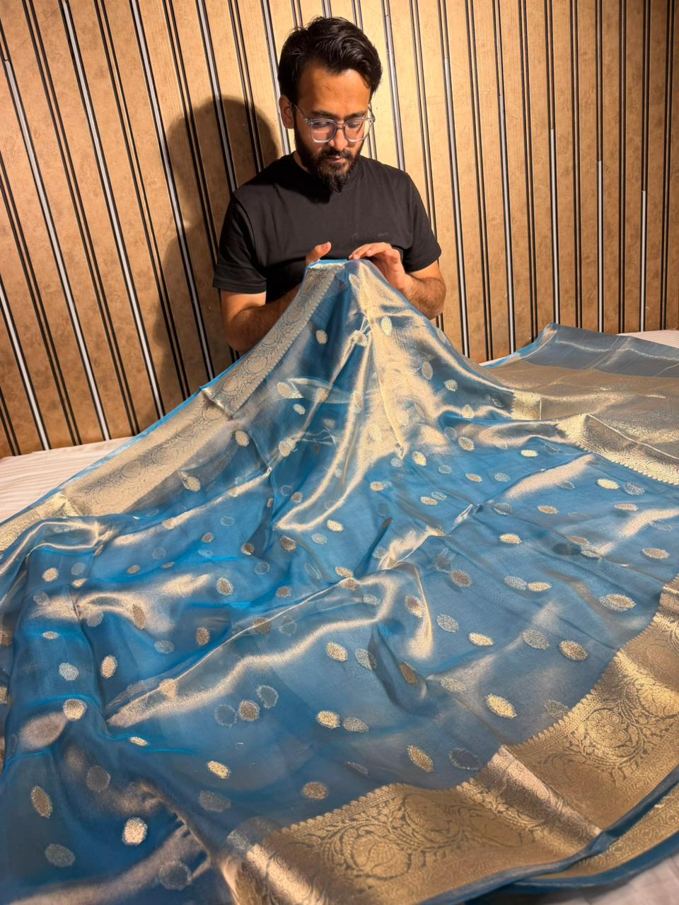 Firozi Banarasi Pure Tissue Silk Khaddi Buti Banarasi Saree - Image 3