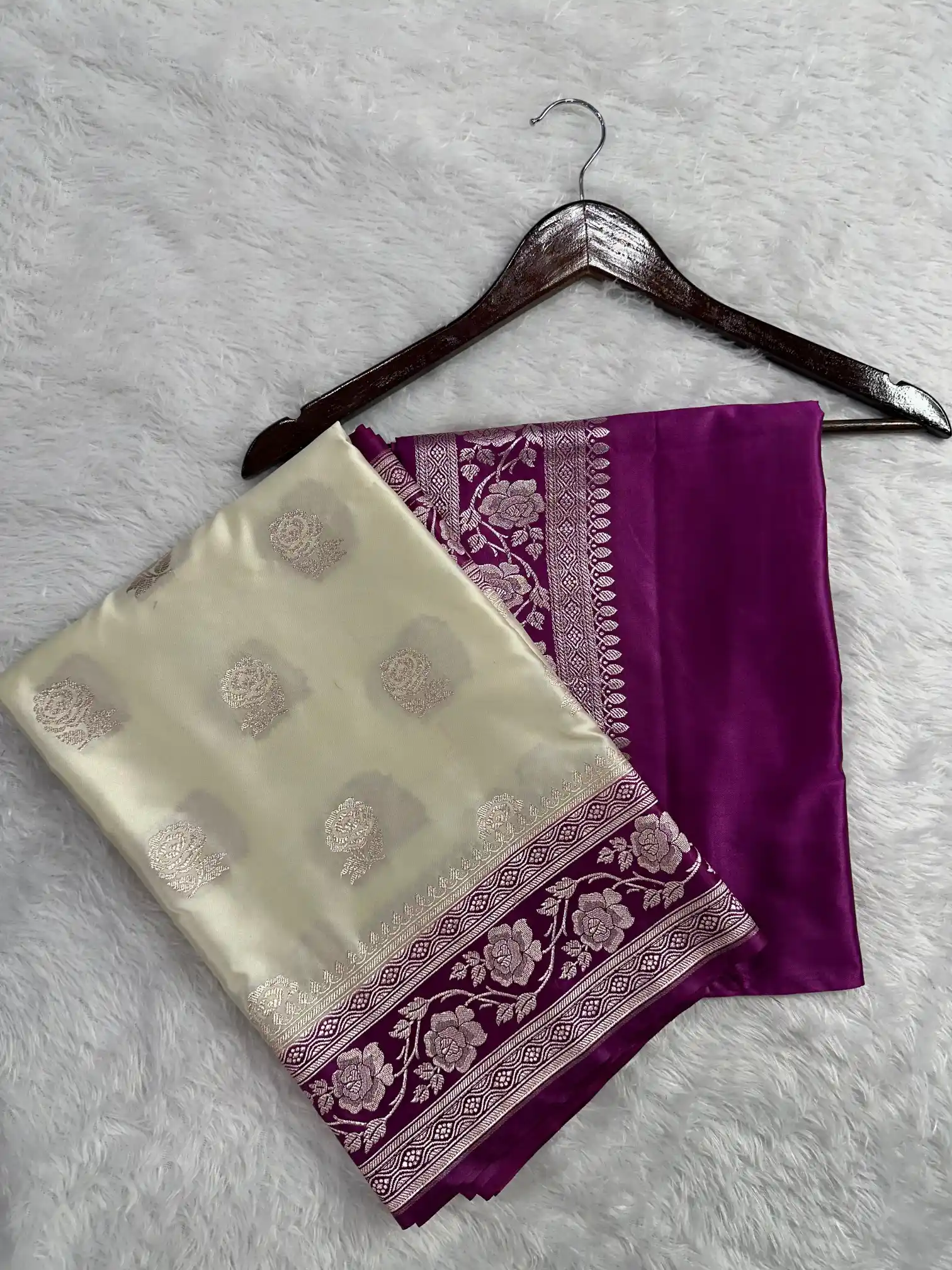 Light Cream Mashru Katan Silk Banarasi Saree - Image 4