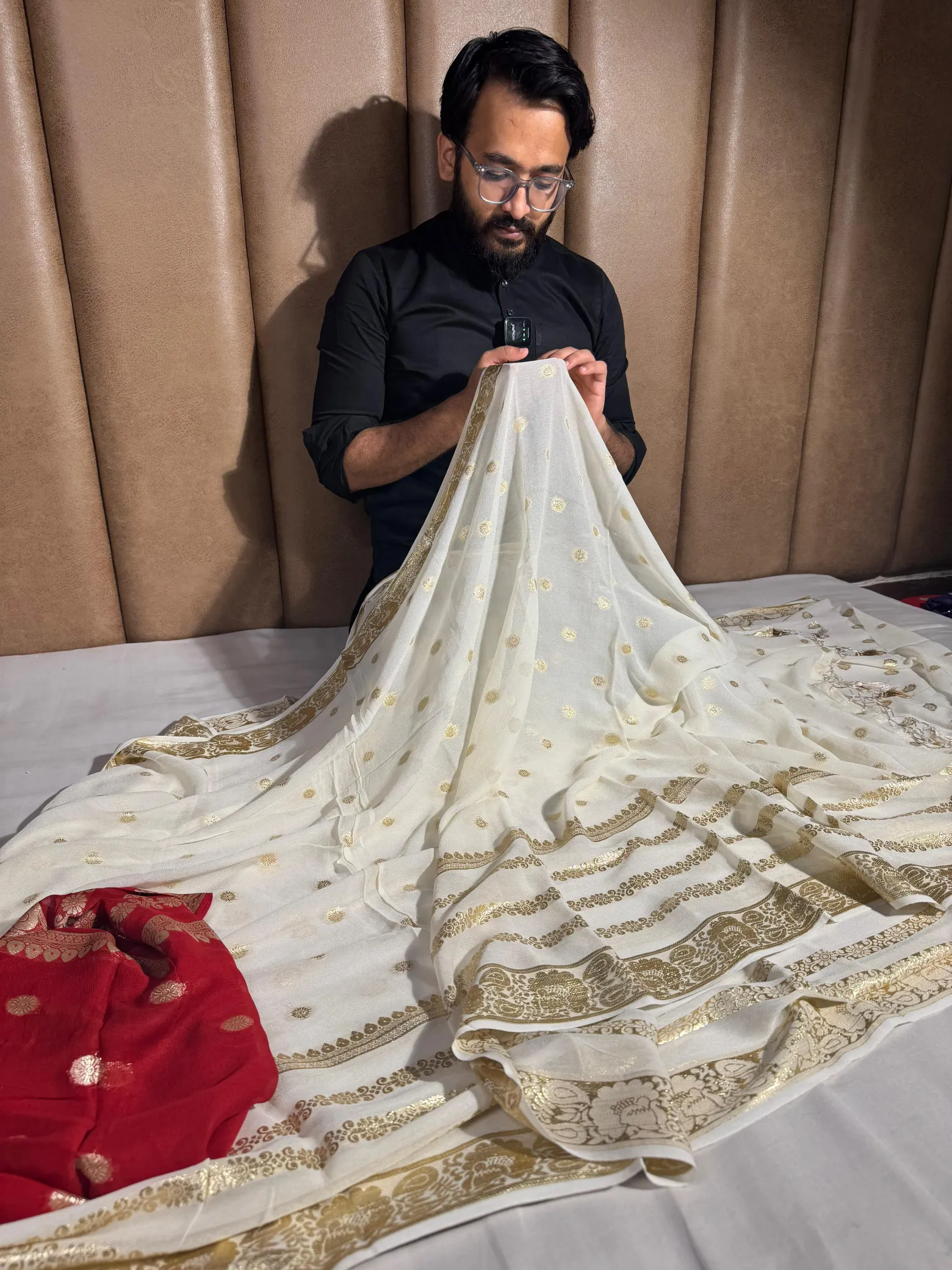 Off white Premium Georgette traditional Banarasi saree - Image 3