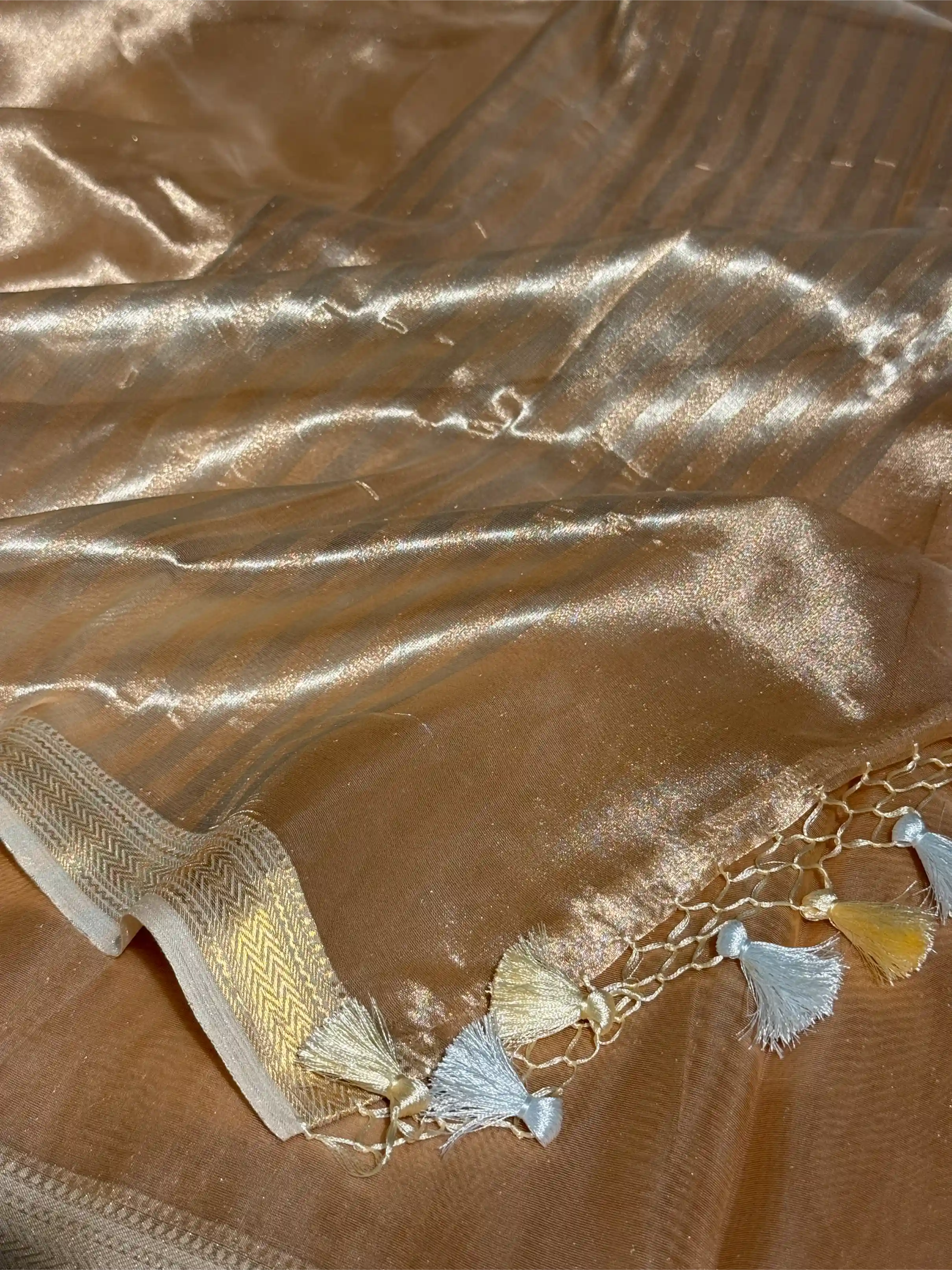 Light Gold Pure Tissue Silk Banarasi Saree - Image 5