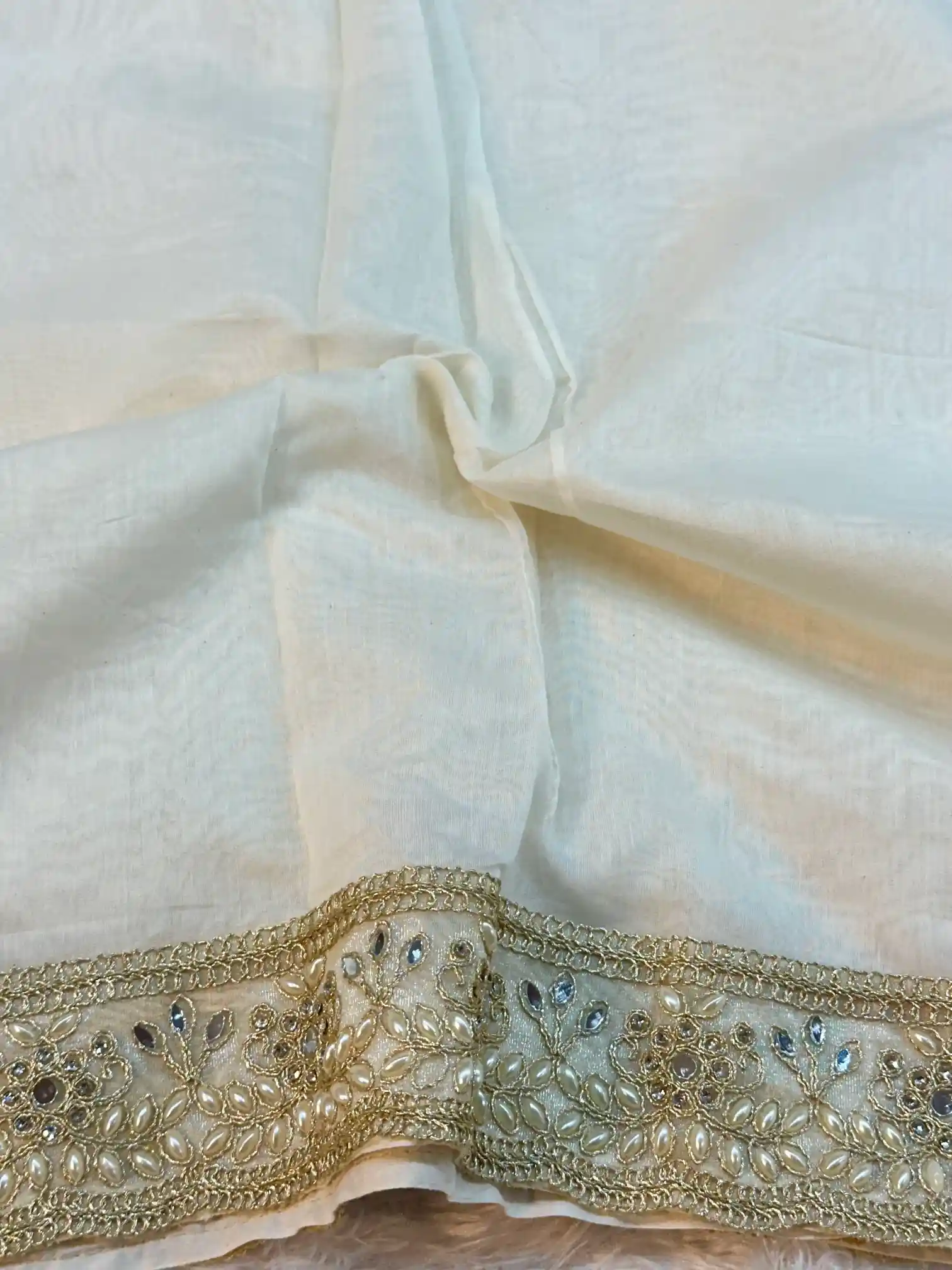 Light Ivory Pure Mul Chanderi Silk Hand Pasted Cutwork Zari Buta Saree - Image 6