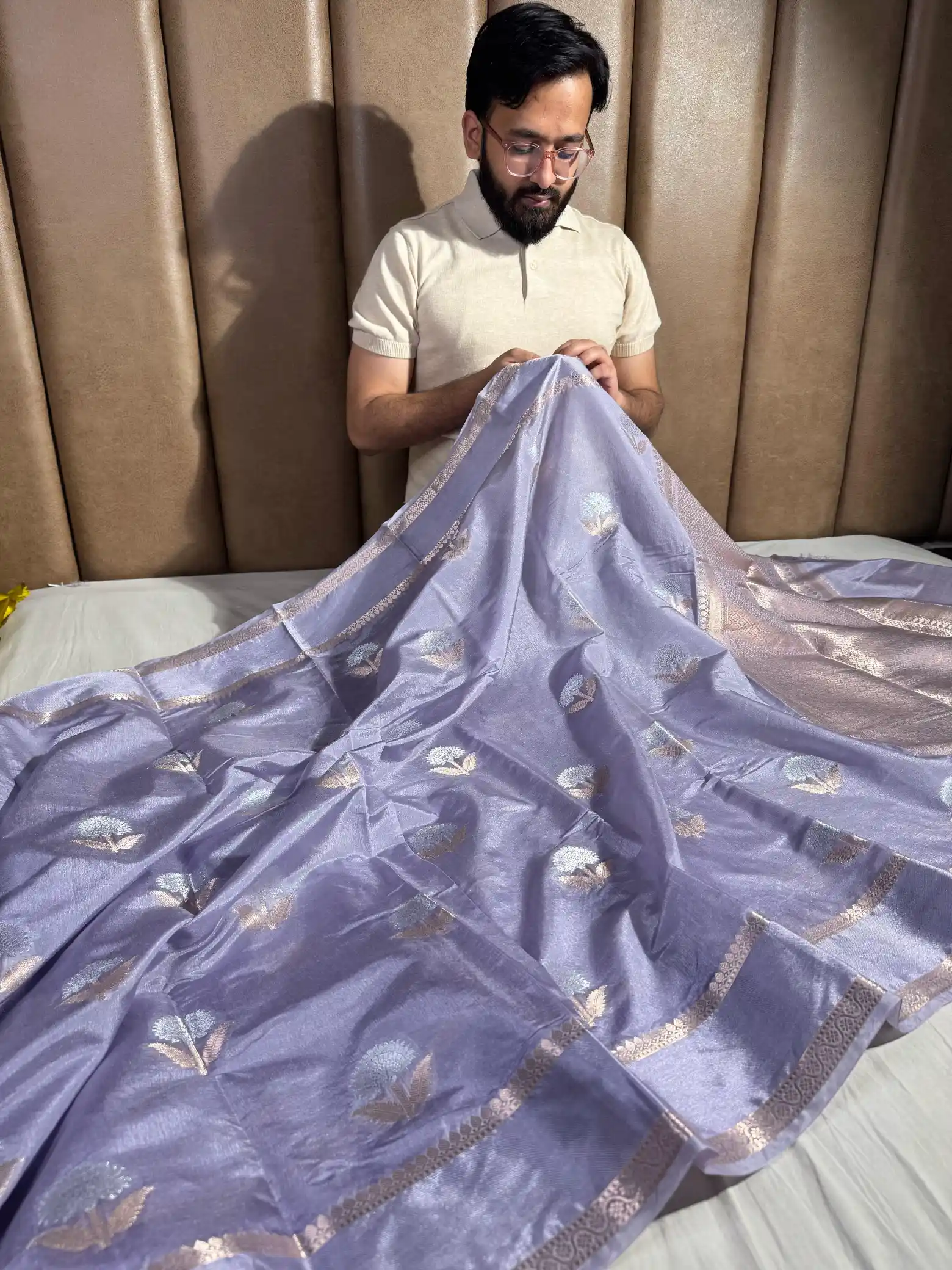Light Lavender Chiniya Silk Flower Buta Banarasi Saree - Image 3