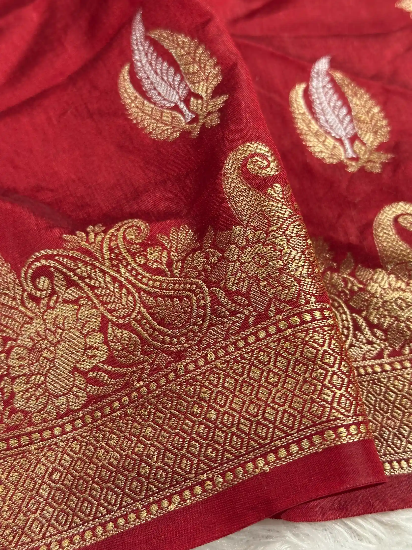 Light Maroon Shade Warm Silk Traditional Banarasi Saree - Image 3