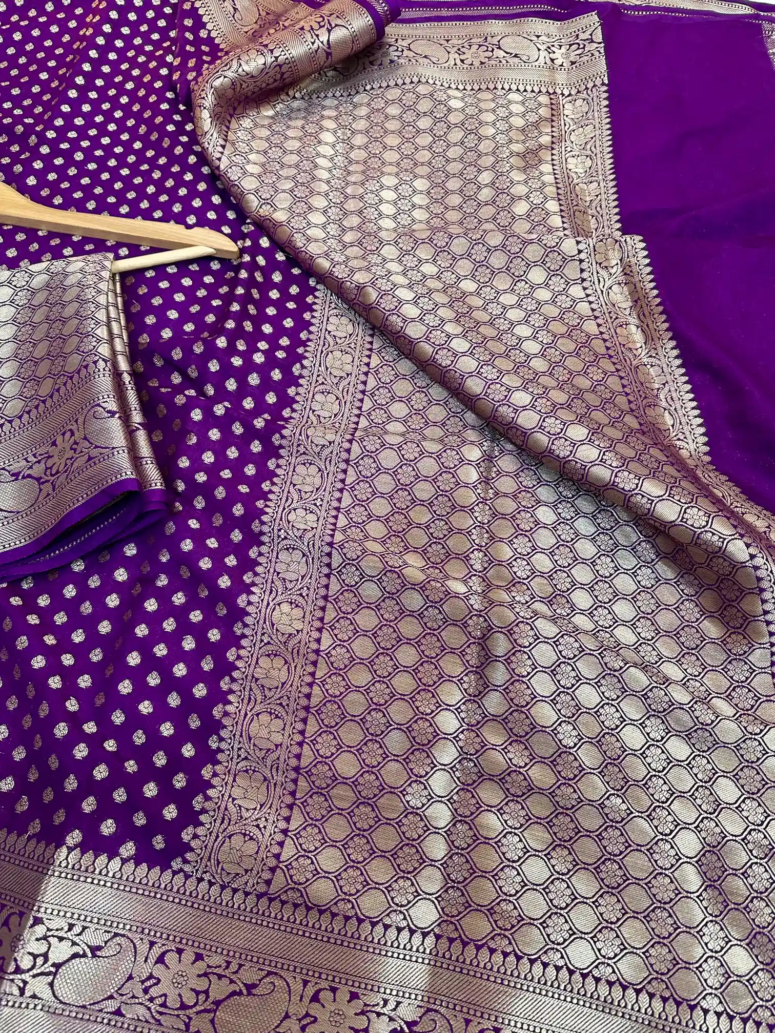 Light Purple Chiniya Silk Zari Buti Weave Banarasi Saree - Image 3