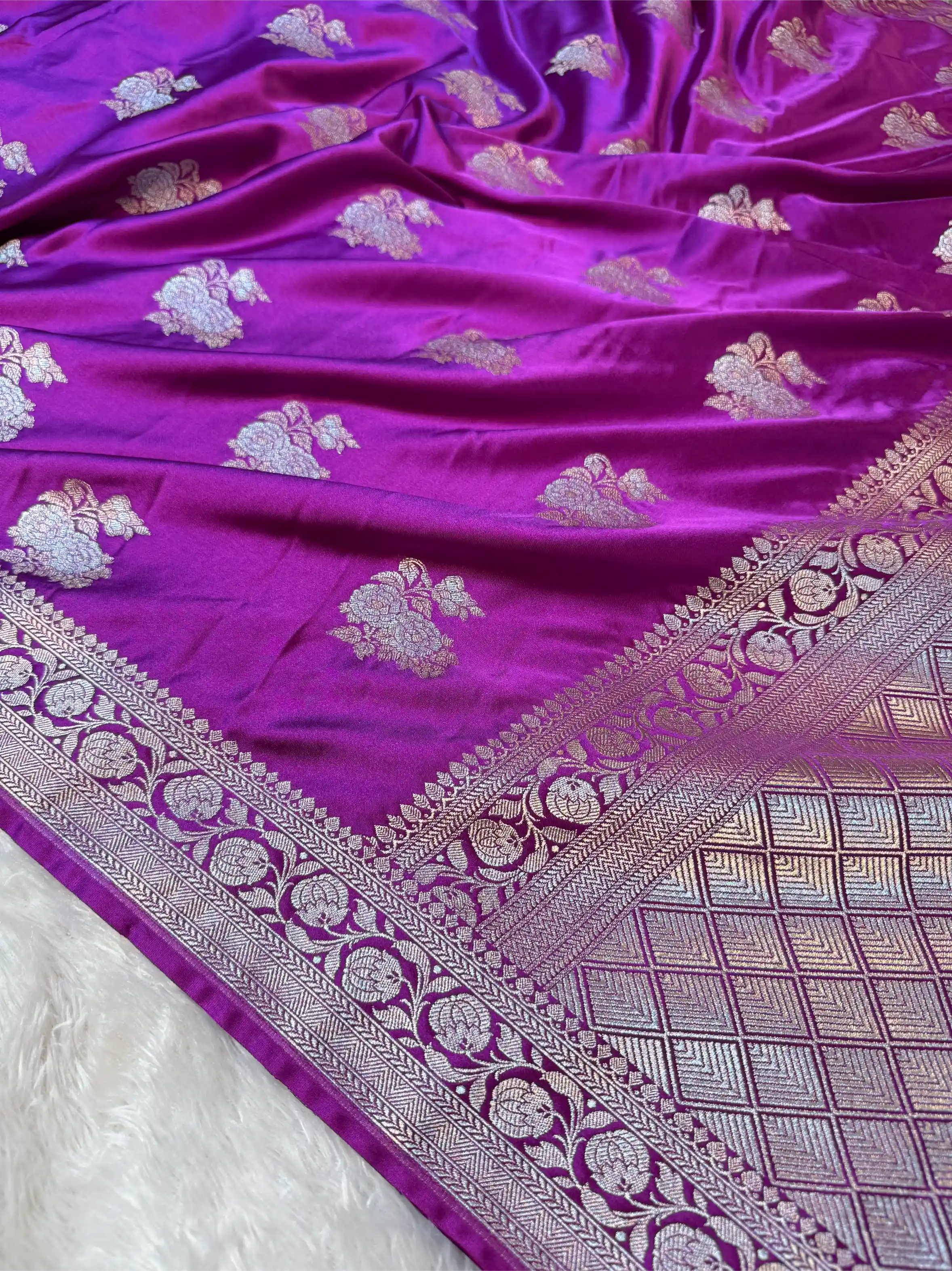 Light Purple Mashru Katan Silk Eccentric Banarasi Saree - Image 4