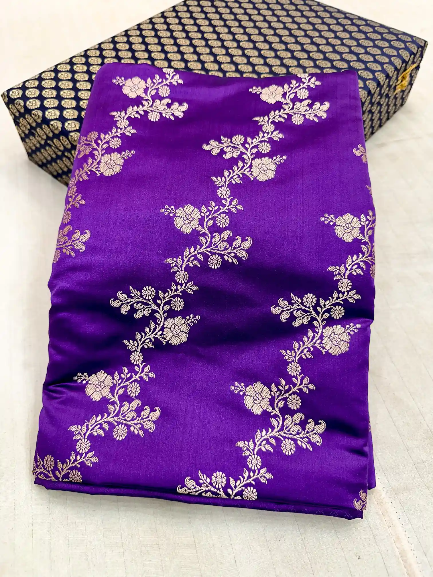 Light Purple Mashru Katan Silk Leheriya Weave Banarasi Saree - Image 3