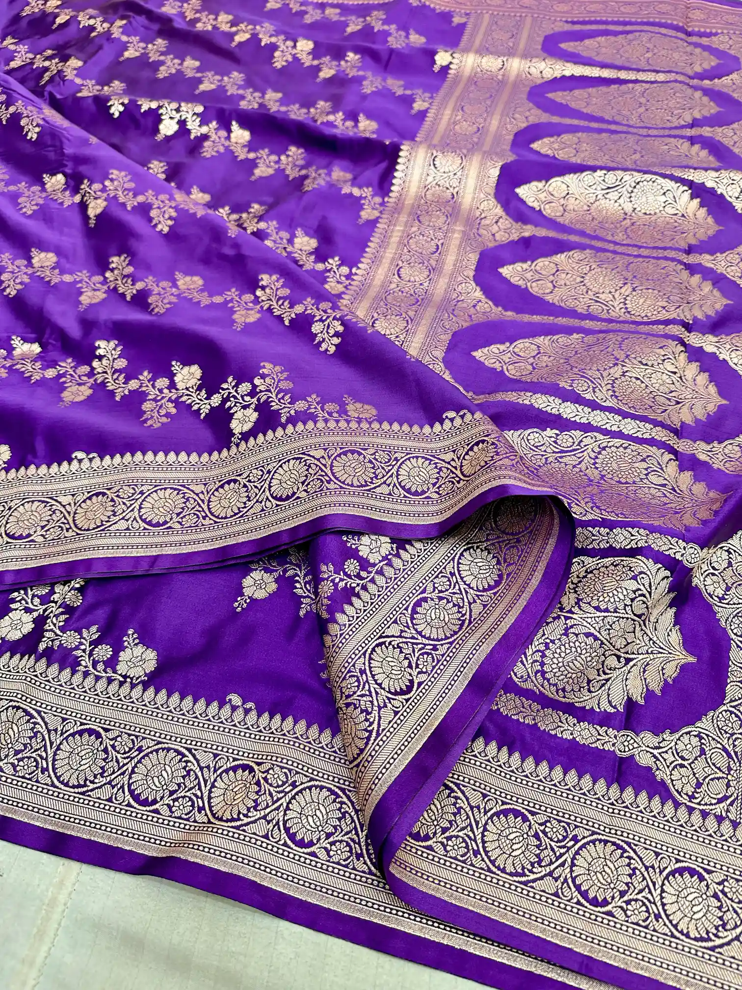 Light Purple Mashru Katan Silk Leheriya Weave Banarasi Saree - Image 4
