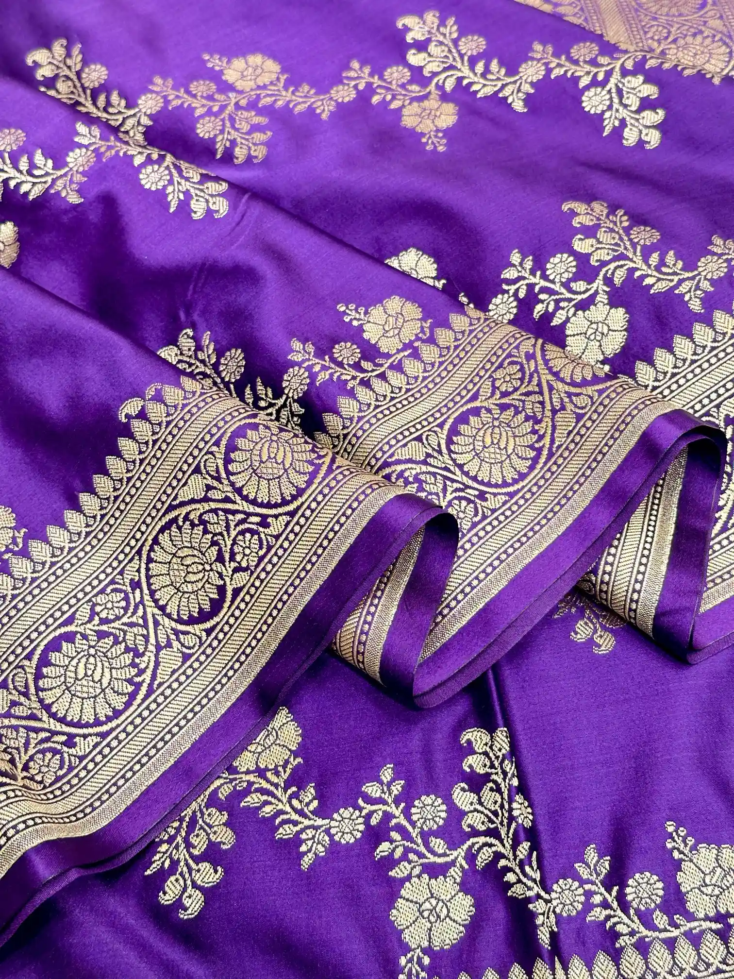Light Purple Mashru Katan Silk Leheriya Weave Banarasi Saree - Image 5